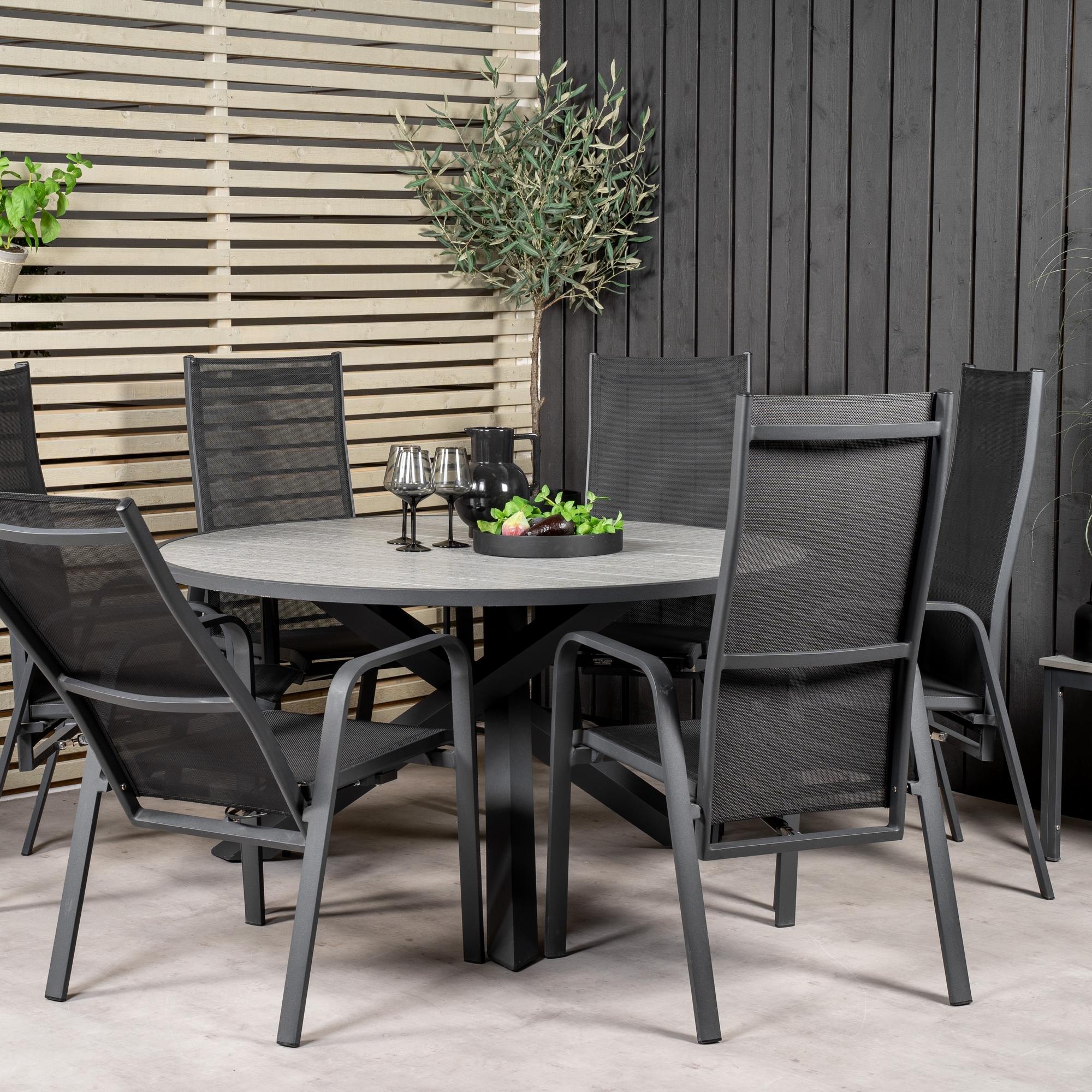 Parma - Table ø 140 - Svart Alu /Grey Aintwood+Copacabana Re Svart/Grå