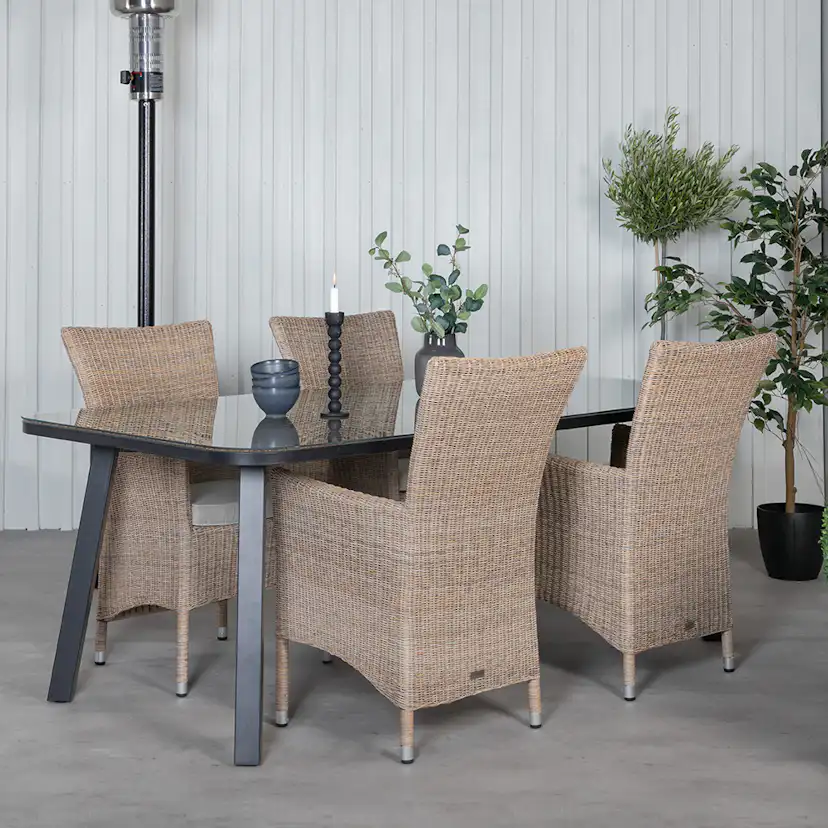 Matgrupp Venture Home Olle med 4 Tosca Matstolar