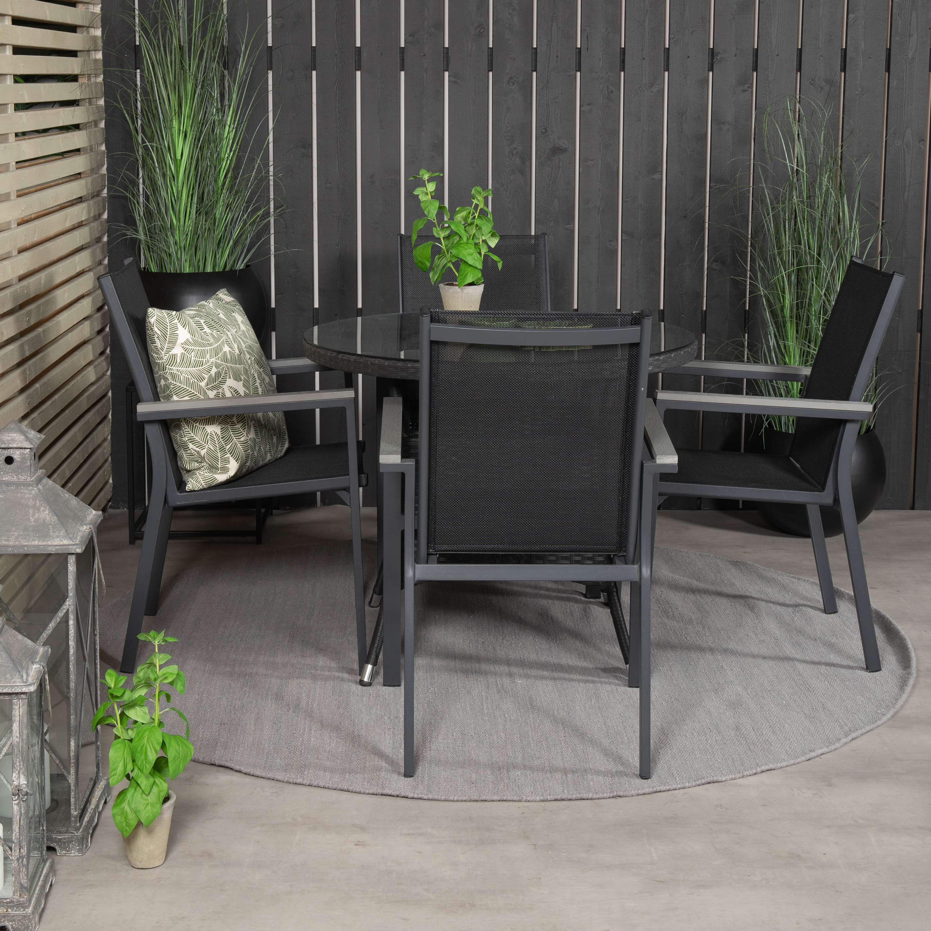 Matgrupp Venture Home Virda Ø 90 med 4 Pincy Stolar