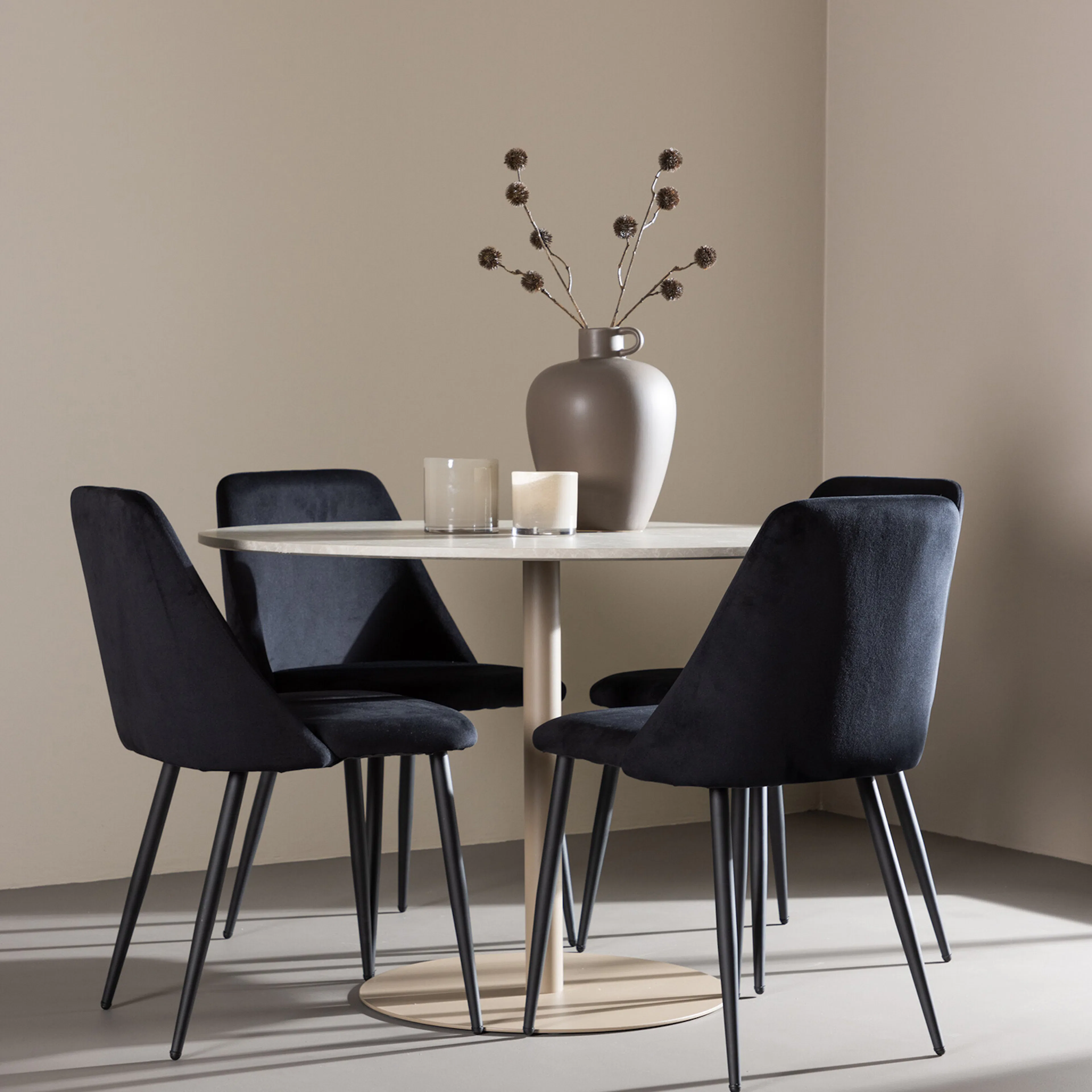Matgrupp Venture Home Lycke Ø110 med 4 st Night Stolar