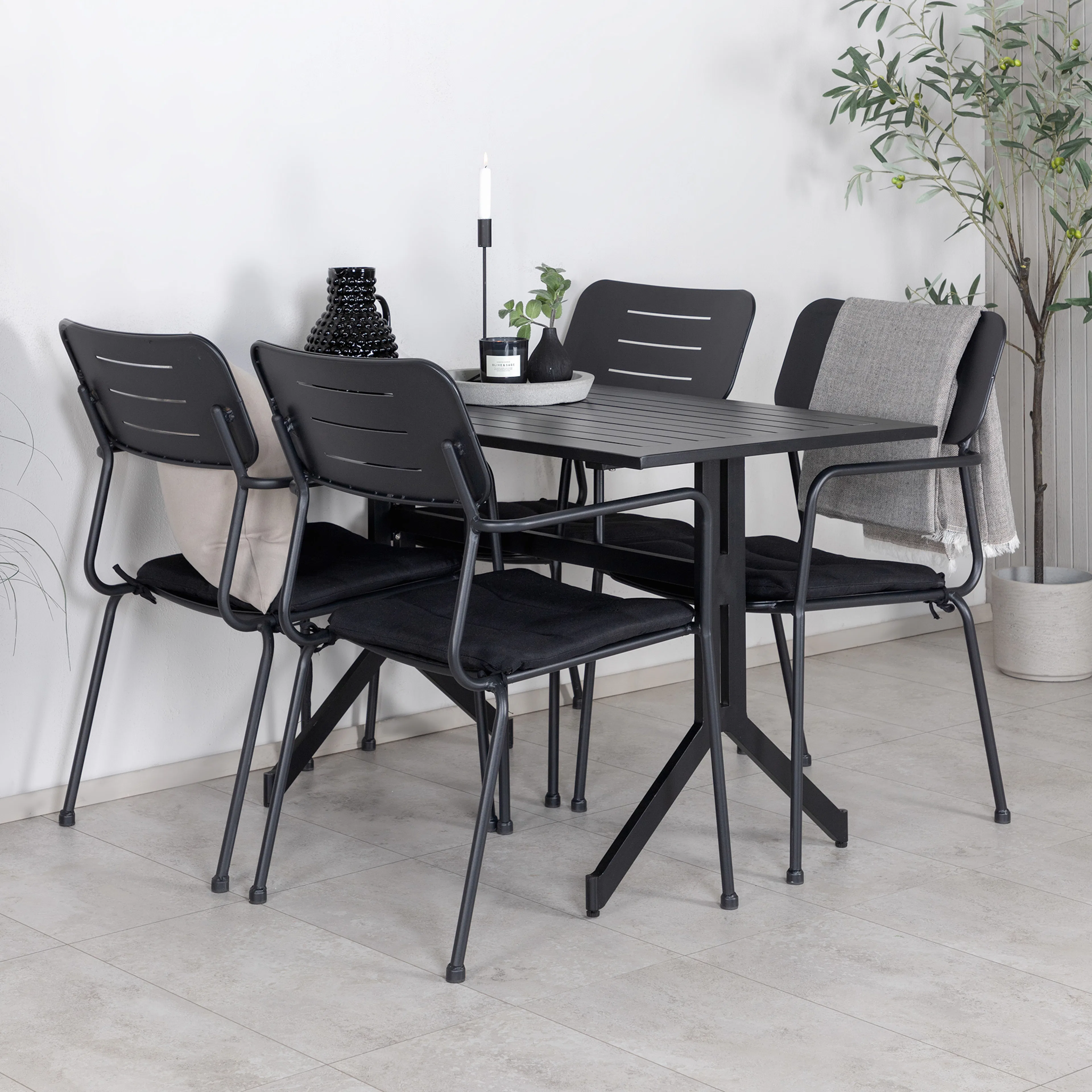 Cafégrupp Venture Home Wella med 4 Nemo Matstolar
