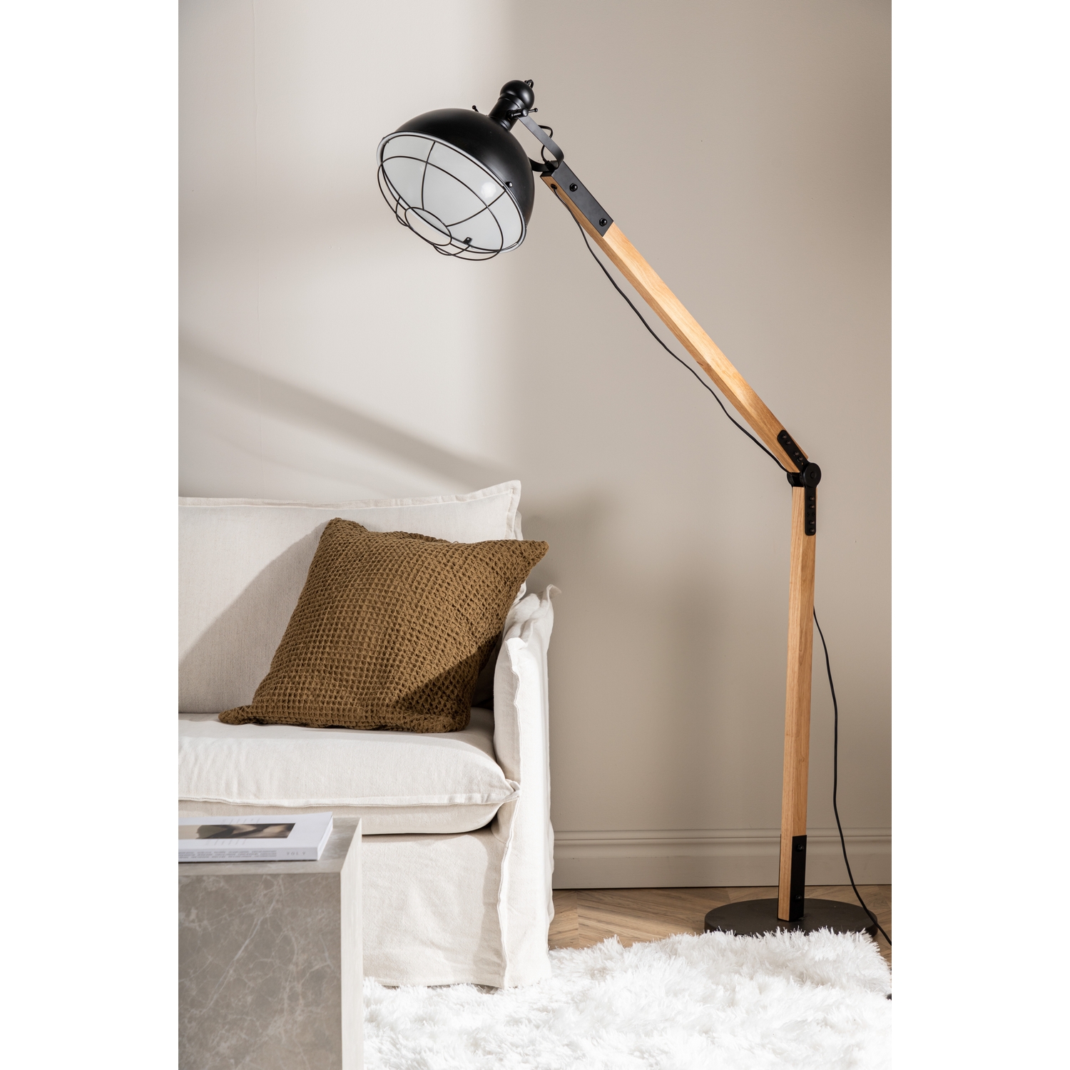 Golvlampa Venture Home Kick