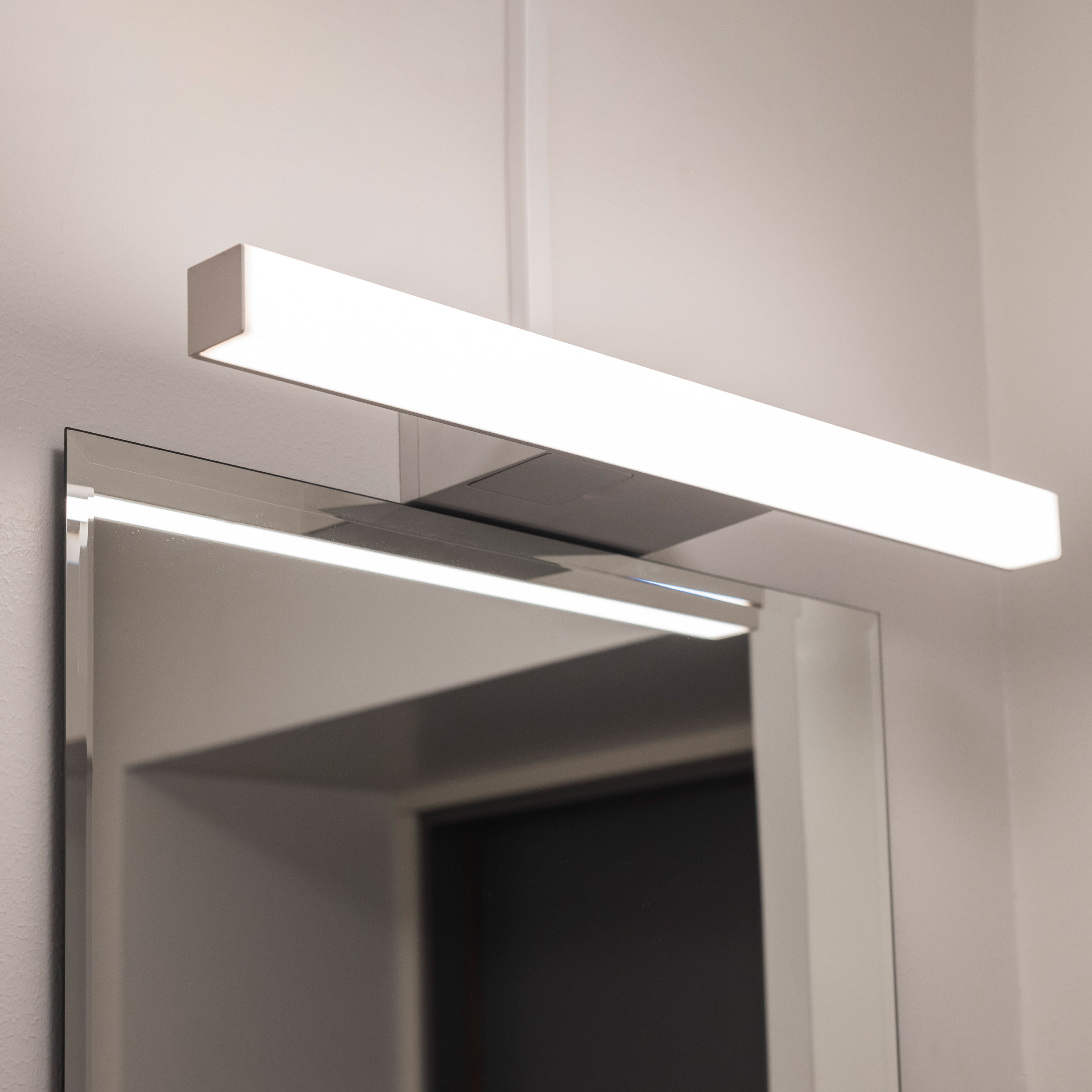 Skåpfäste Hide-A-Lite Mirro IP44 Socket