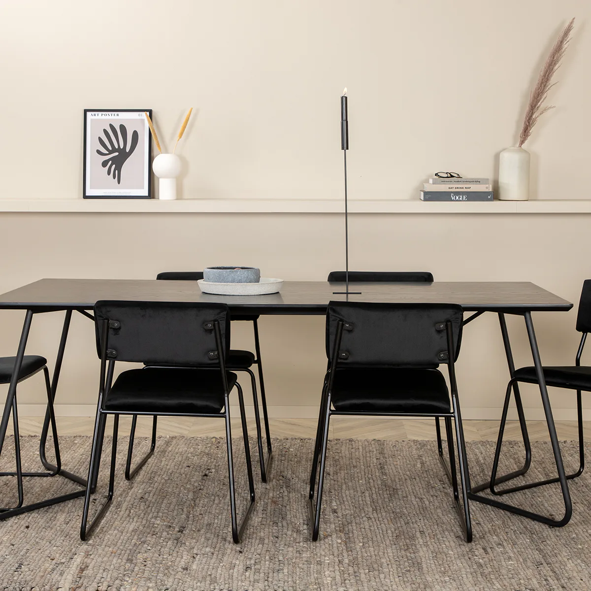 Matgrupp Venture Home Annika matbord och Walerina matstol