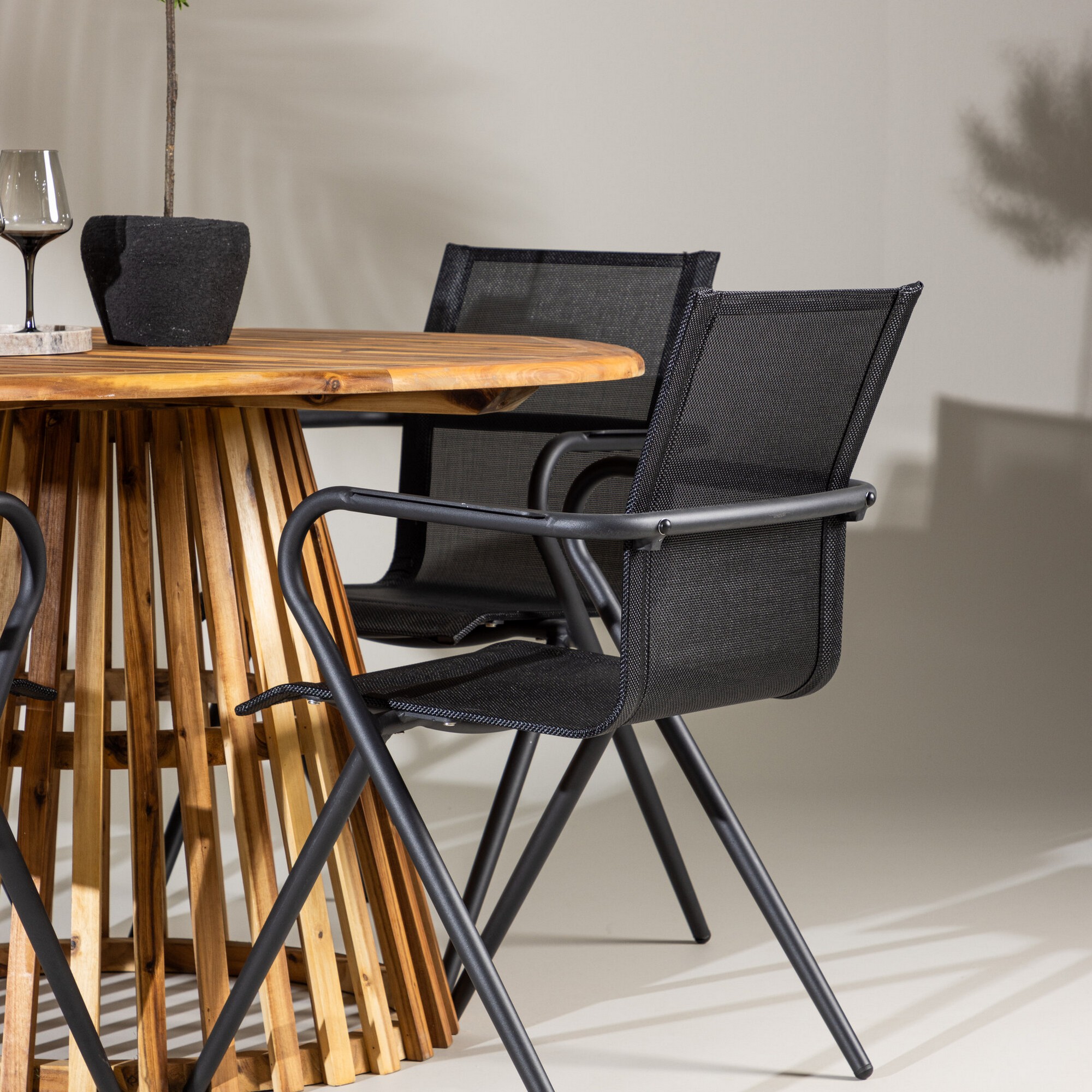 Lumpur Diningtable Acacia - Teaklook / Round ø110**75 +Alina Trädgårdsgrupp Venture Home Lumpur med 4 Alina Stolar