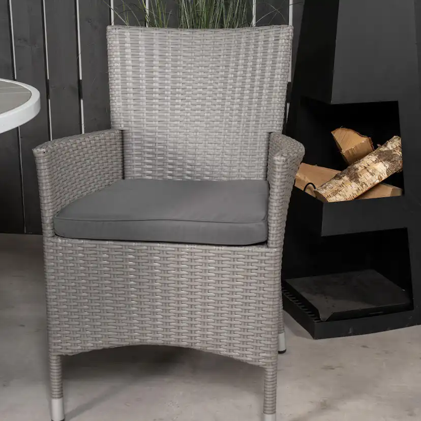 Matgrupp Venture Home Pincy Ø 140 med 4 Kalle Matstolar
