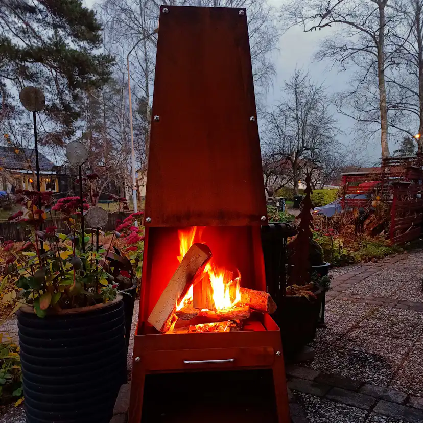 Eldstad Lyfco Cortenstål Hög med Hylla