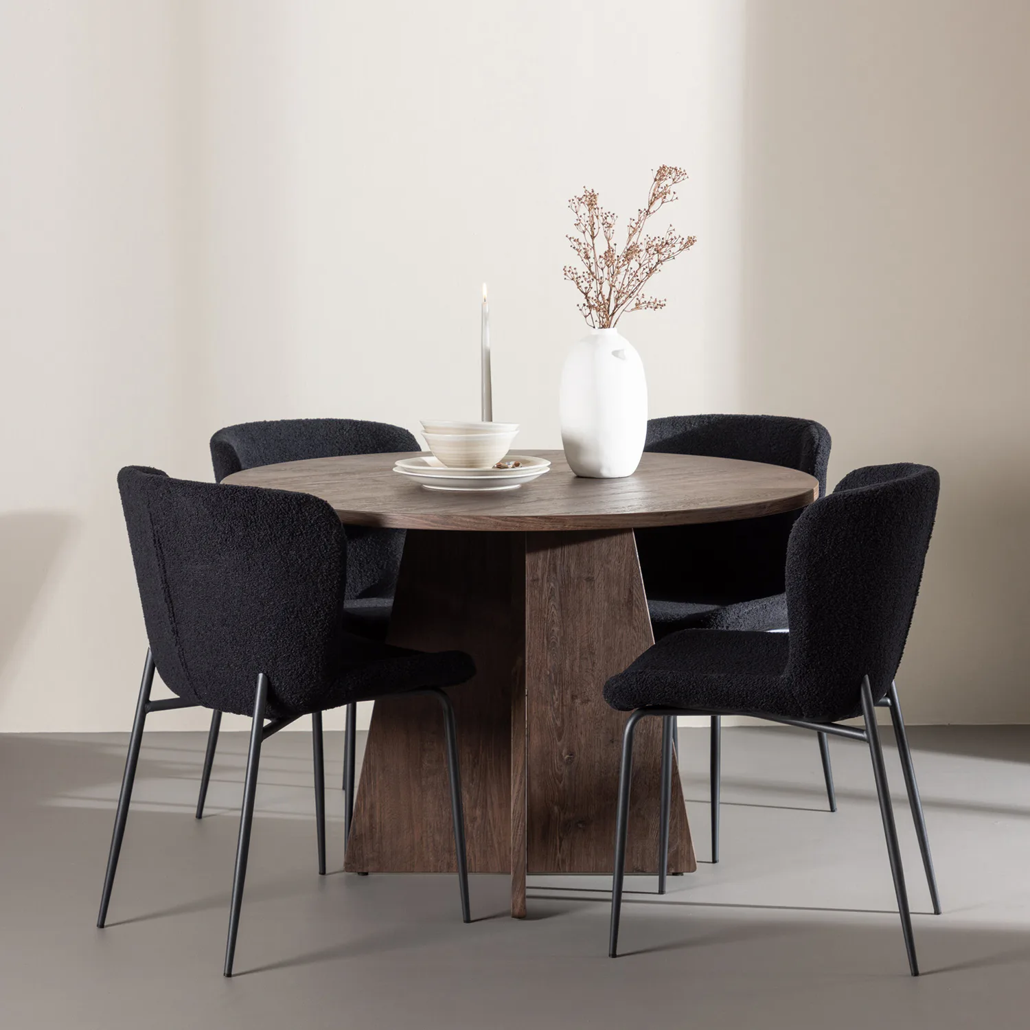 Bootcut Dining Table with Modesto Dining Chair Mocka/Svart