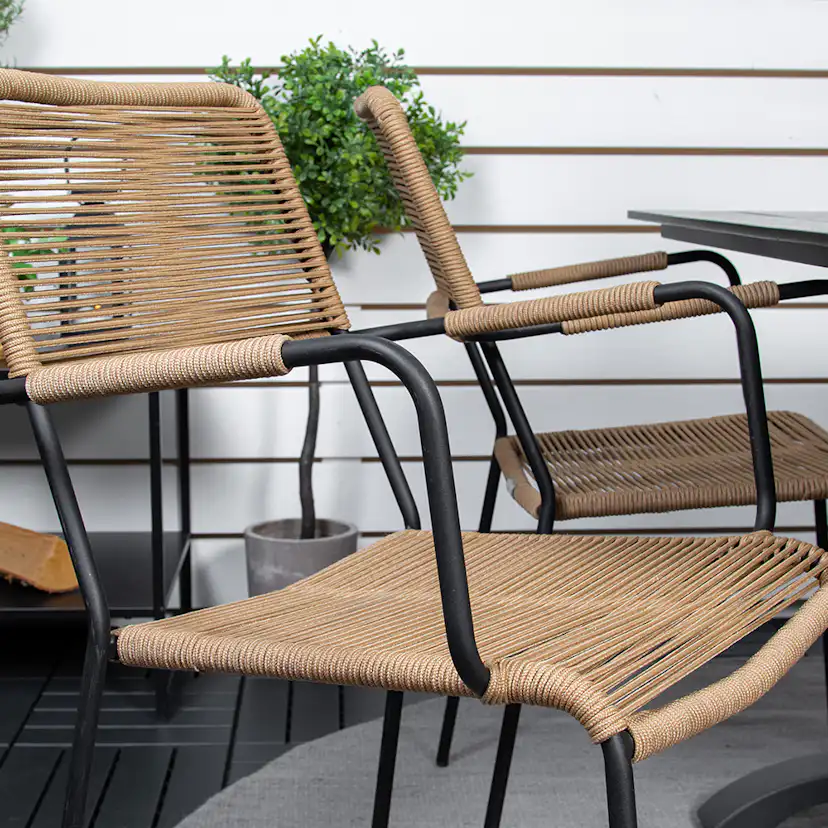 Matgrupp Venture Home Denver med 4 Lindos Stolar med Armstöd