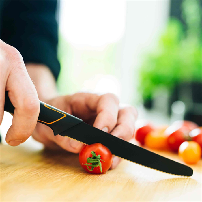 Tomatkniv Fiskars Edge 13 cm Med Tandat Blad