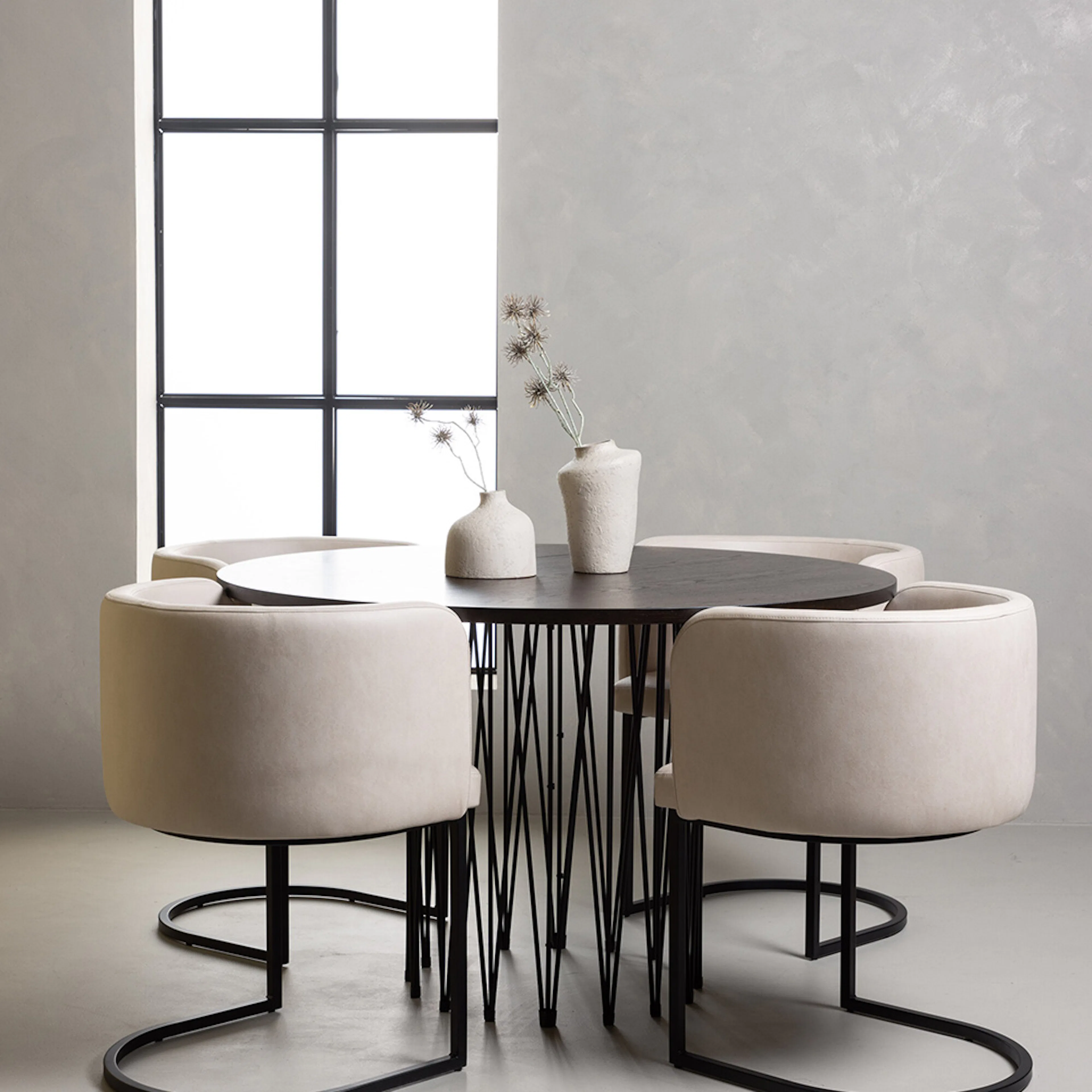 Matgrupp furniture/fashion Stone Ø120 cm med 4 Simrishamn Stolar