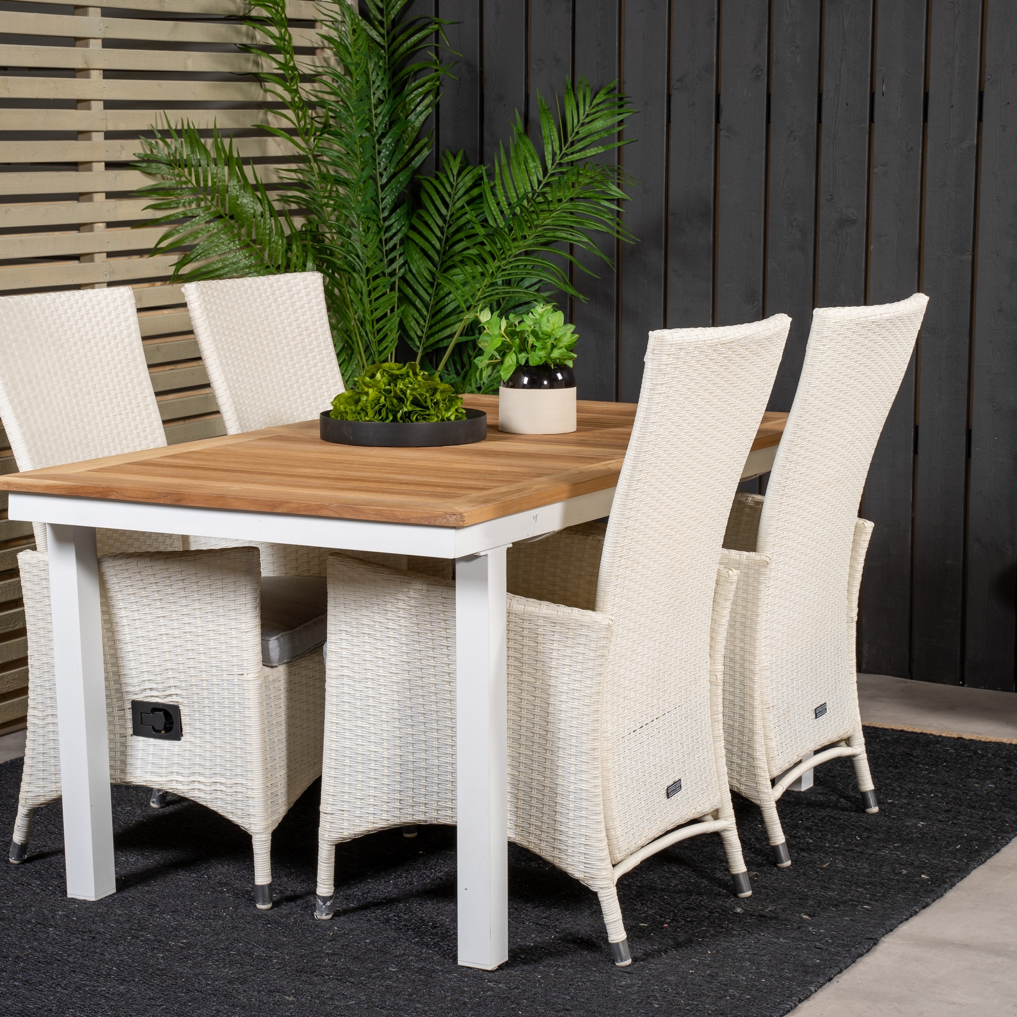 Matgrupp Utomhus Venture Home Perla 160/240 med 4 Pishi Trädgårdsstolar