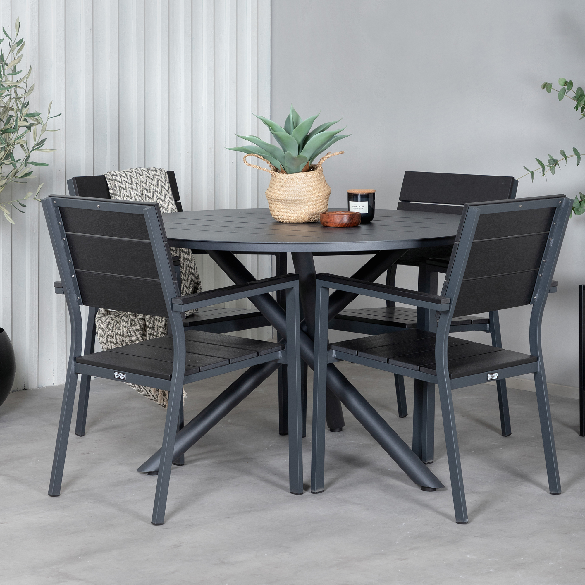 Alma Dining Table - Black Alu - ø120cm+Levels Chair (stackab Svart