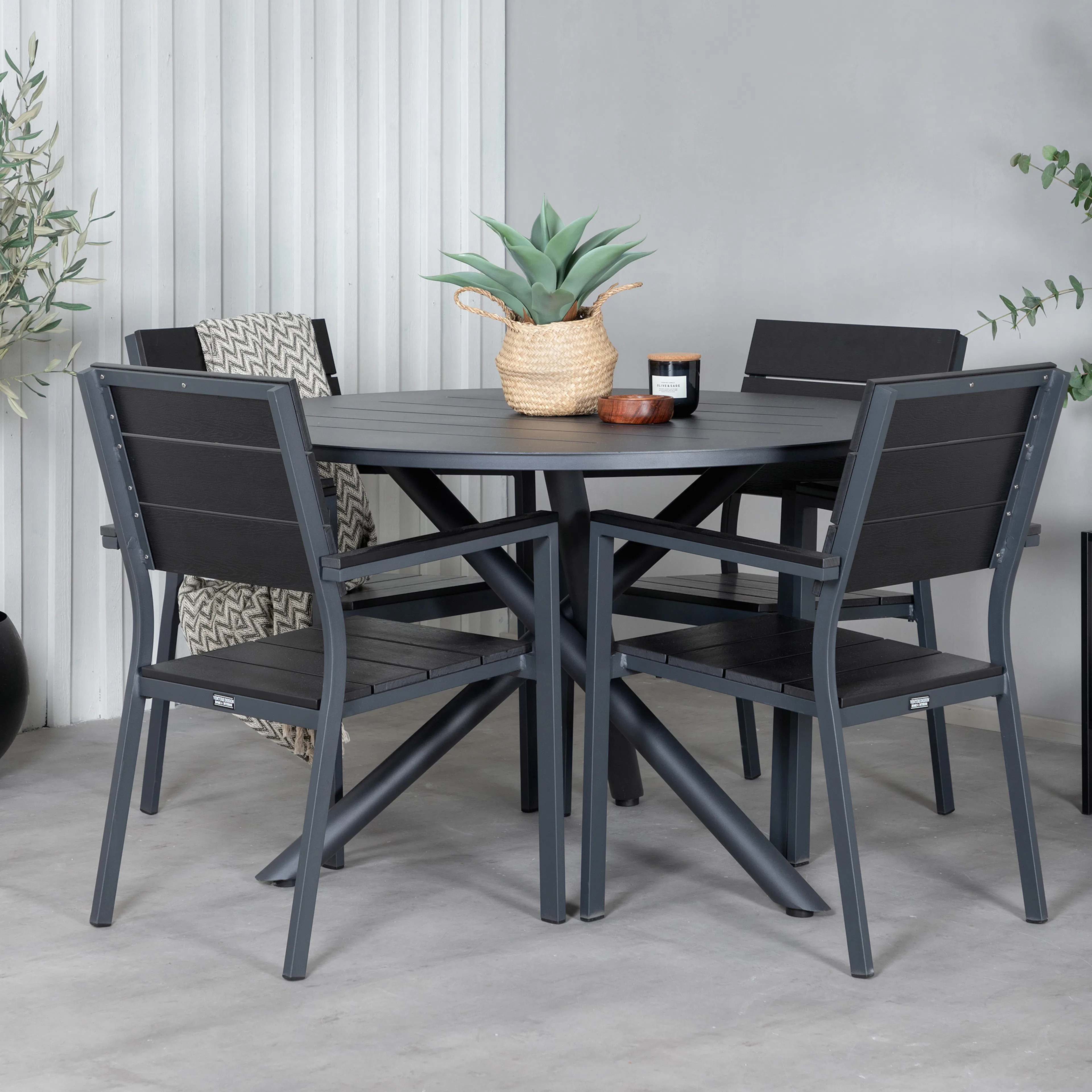 Alma Dining Table - Black Alu - ø120cm+Levels Chair (stackab Svart