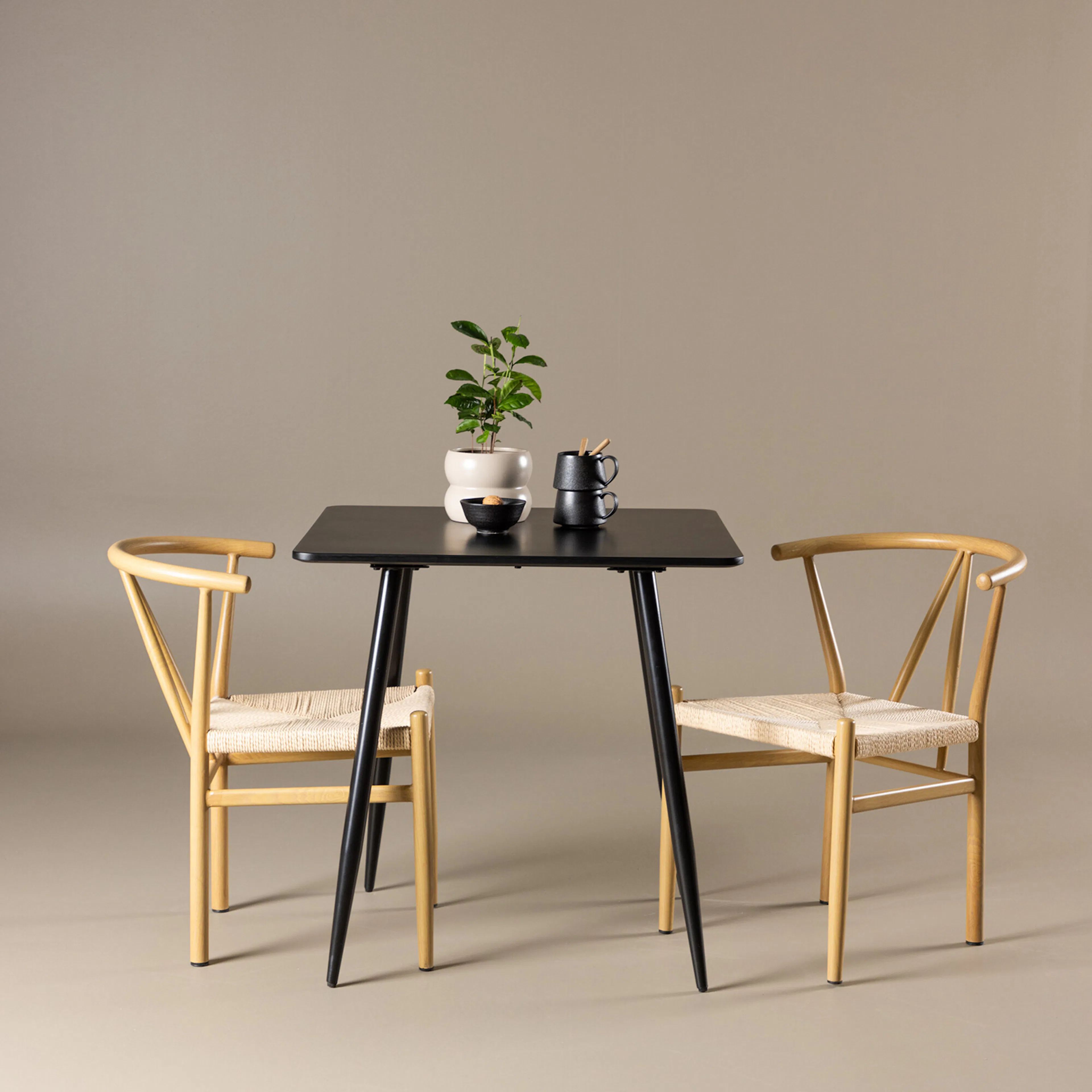 Polar Dining Table with Alfons Dining Chair Svart/Beige