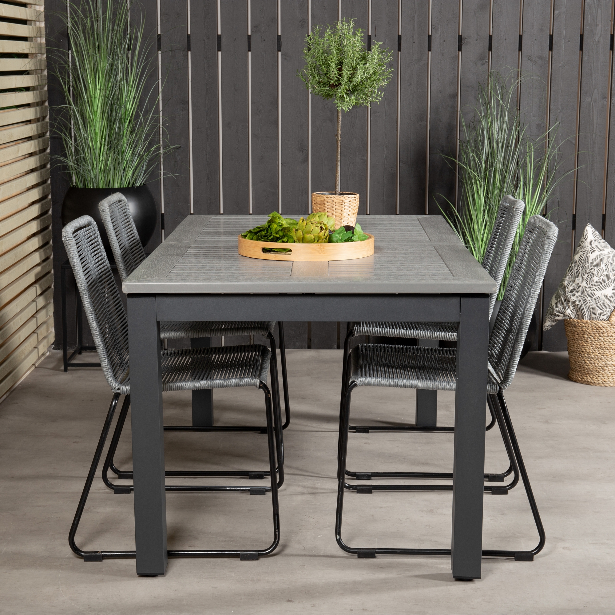 Matgrupp Venture Home Aleyna 160/240 med 4 Leon Matstolar