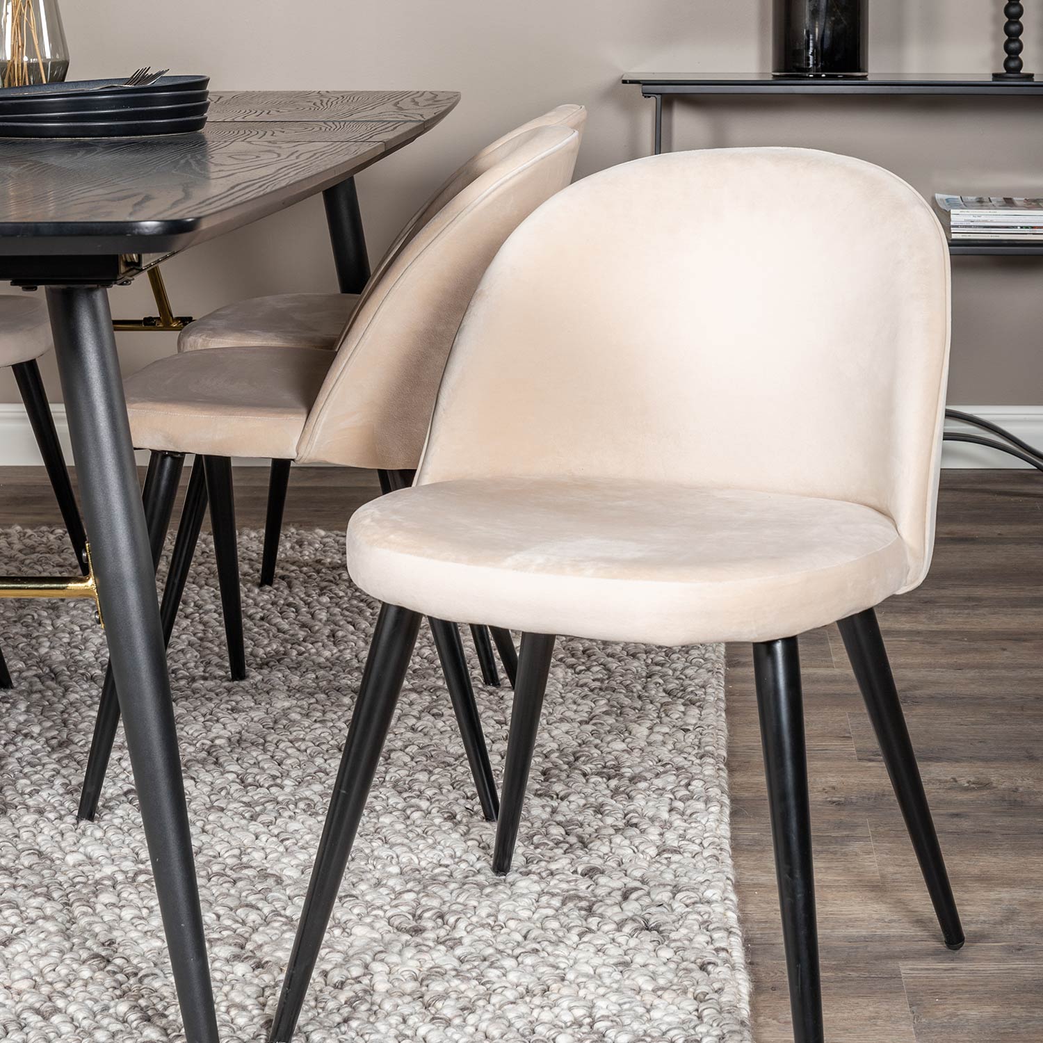 Matgrupp Venture Home Gold med 6 Velvet Stolar