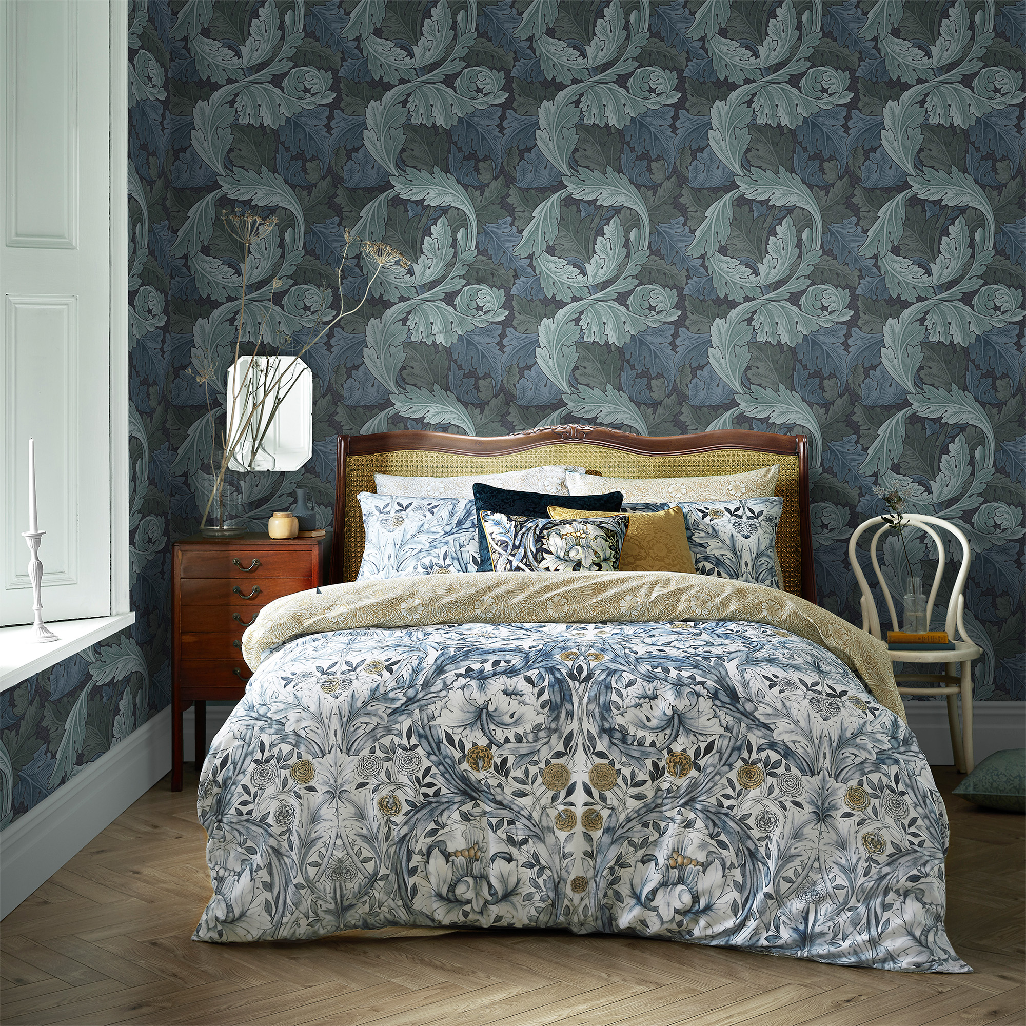 Tapet William Morris At Home Acanthus 124225 EasyUp, Mönstrad Blå
