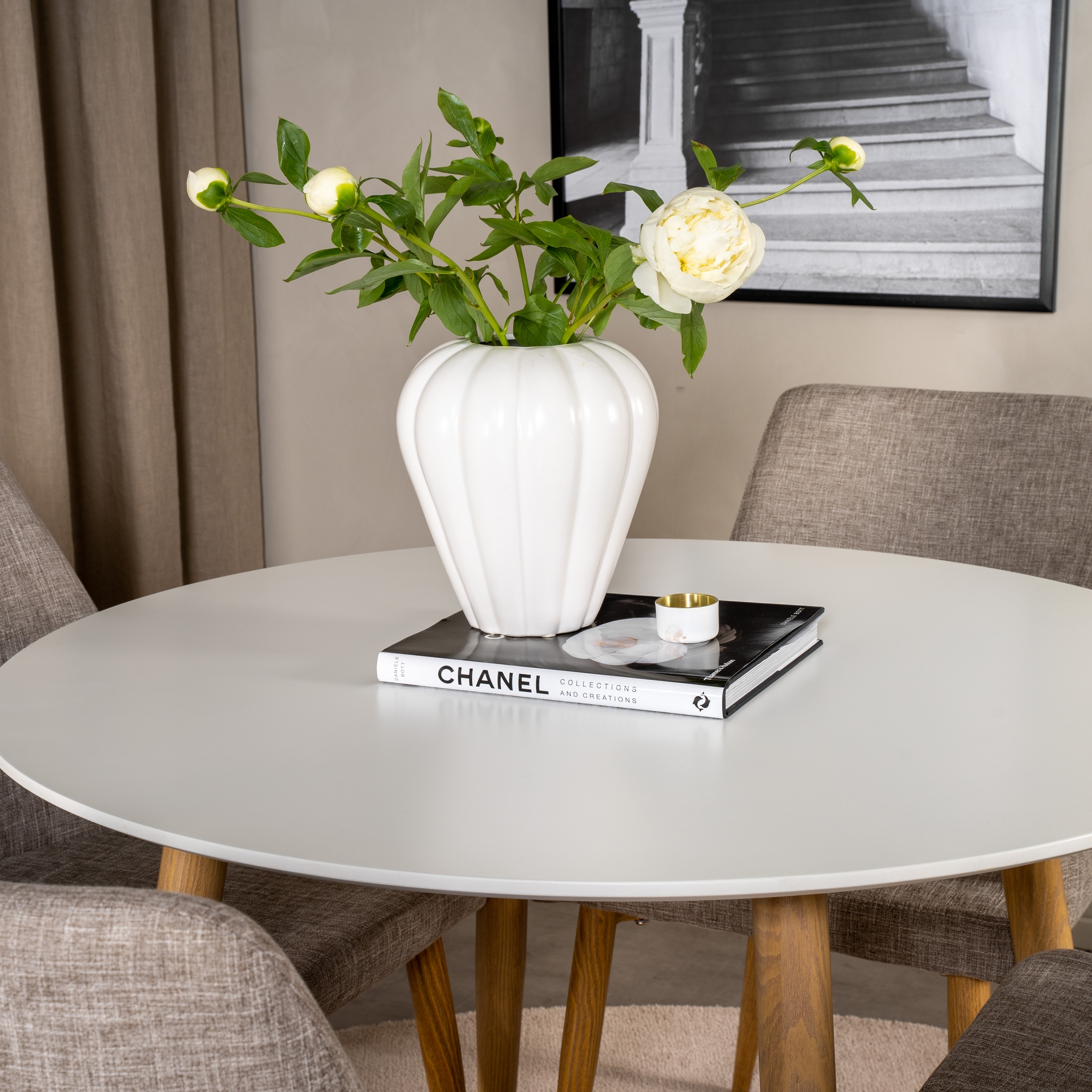 Matgrupp Venture Home Plaza med 4 Plaza Stolar Sammet