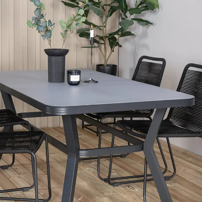 Matgrupp Utomhus Venture Home Vyn med 4 Lumi Stapelbara Trädgårdsstolar
