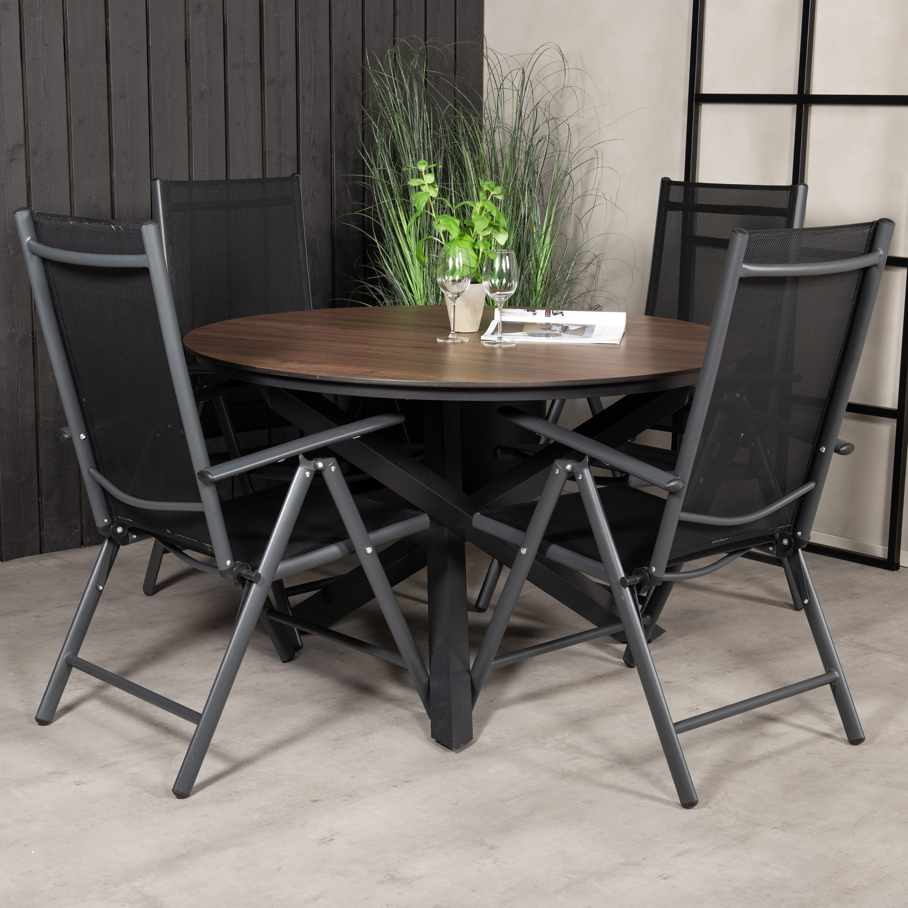 Matgrupp Venture Home Lea Ø 120 med 4 Bront Stolar