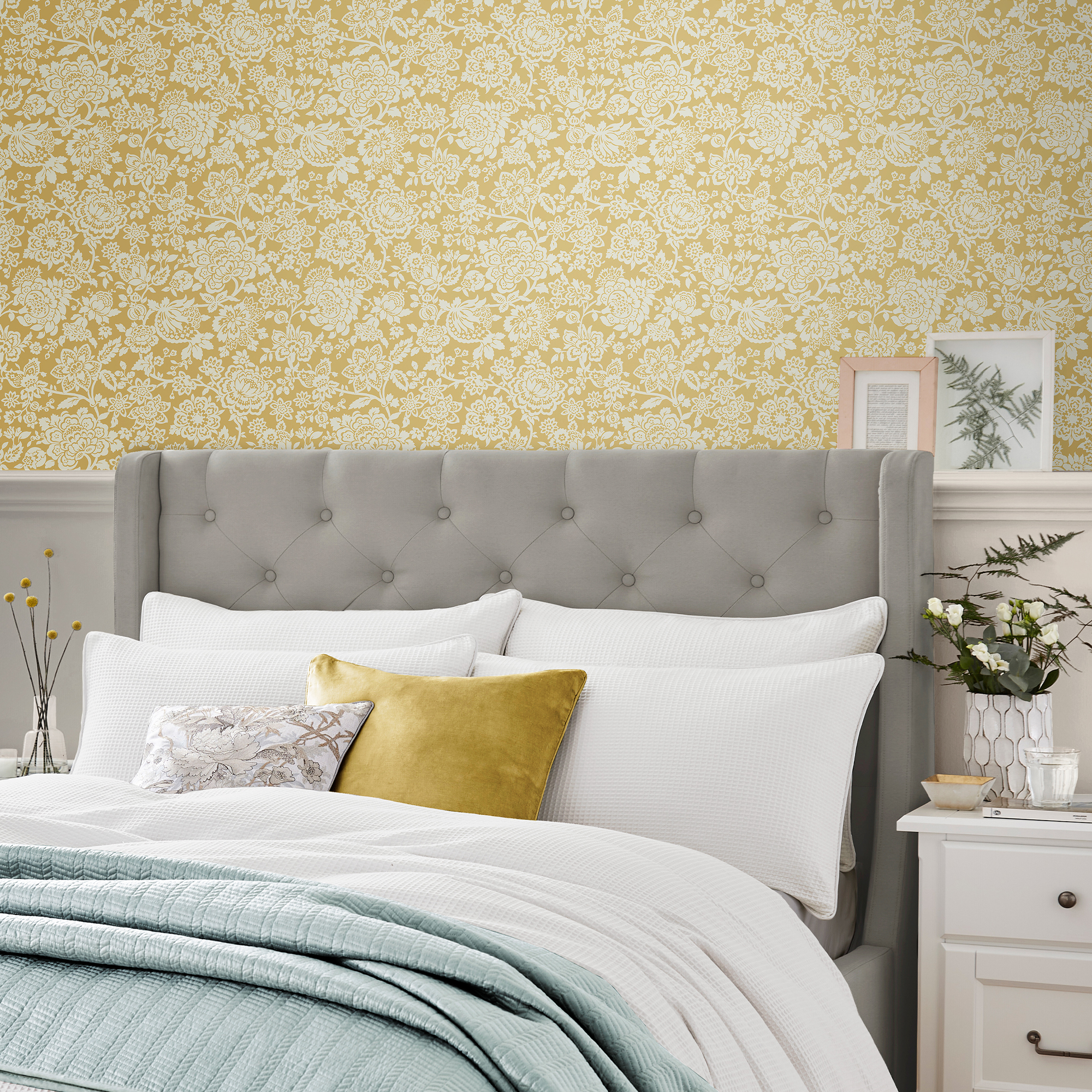 Tapet Laura Ashley Trailing Laurissa Pale Ochre Gul 121072
