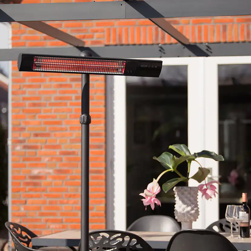 Infravärmare SunRed RD-DARK-25S Terrassvärmare, Stående Design i Svart, 2500 W