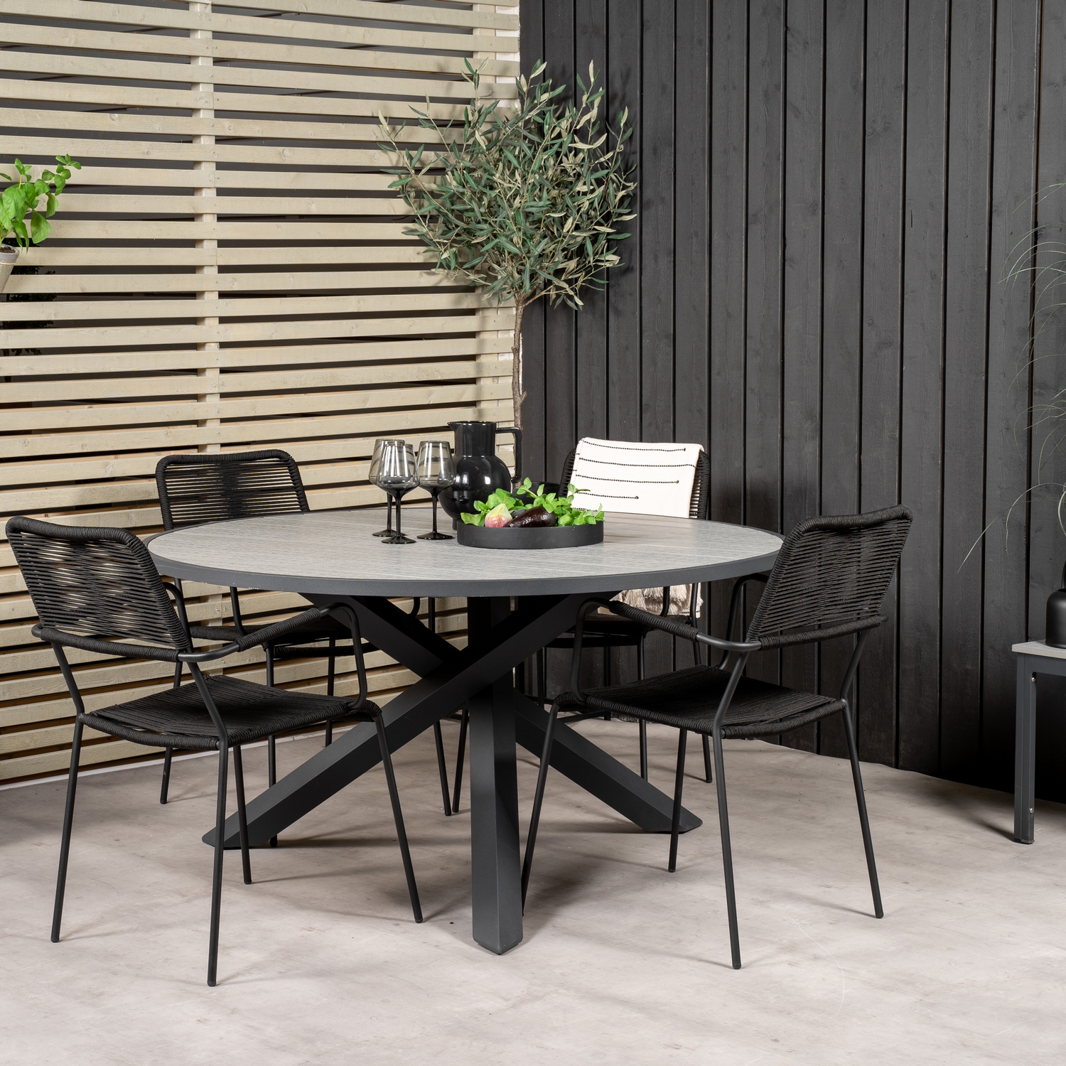 Matgrupp Venture Home Pincy Ø140 med 4 Leon Karmstolar