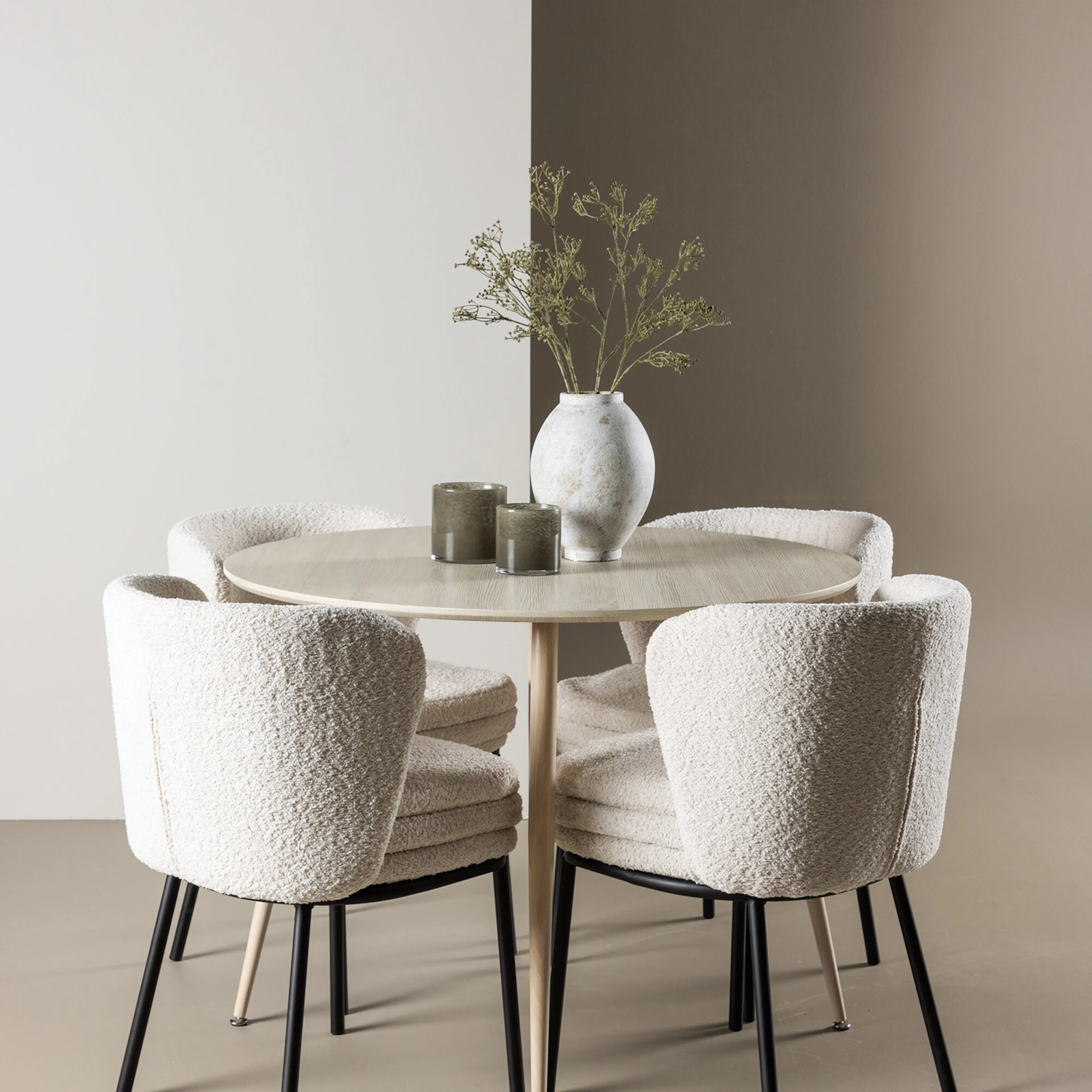 Plaza Dining Table with Agnes Dining Chair Vittvätt/Vit