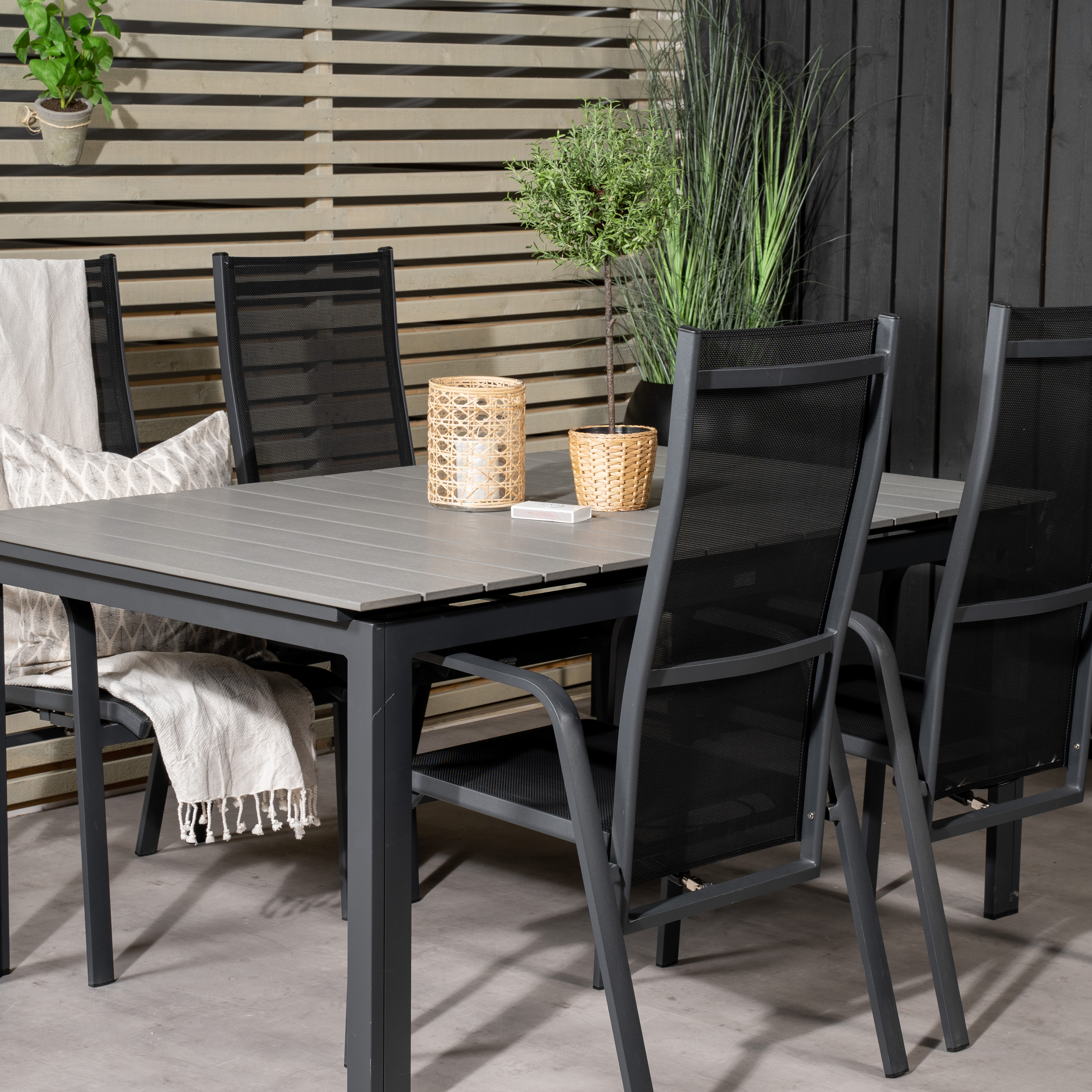 Matgrupp Venture Home Lova 160/240 med 4 Copacabana Stolar