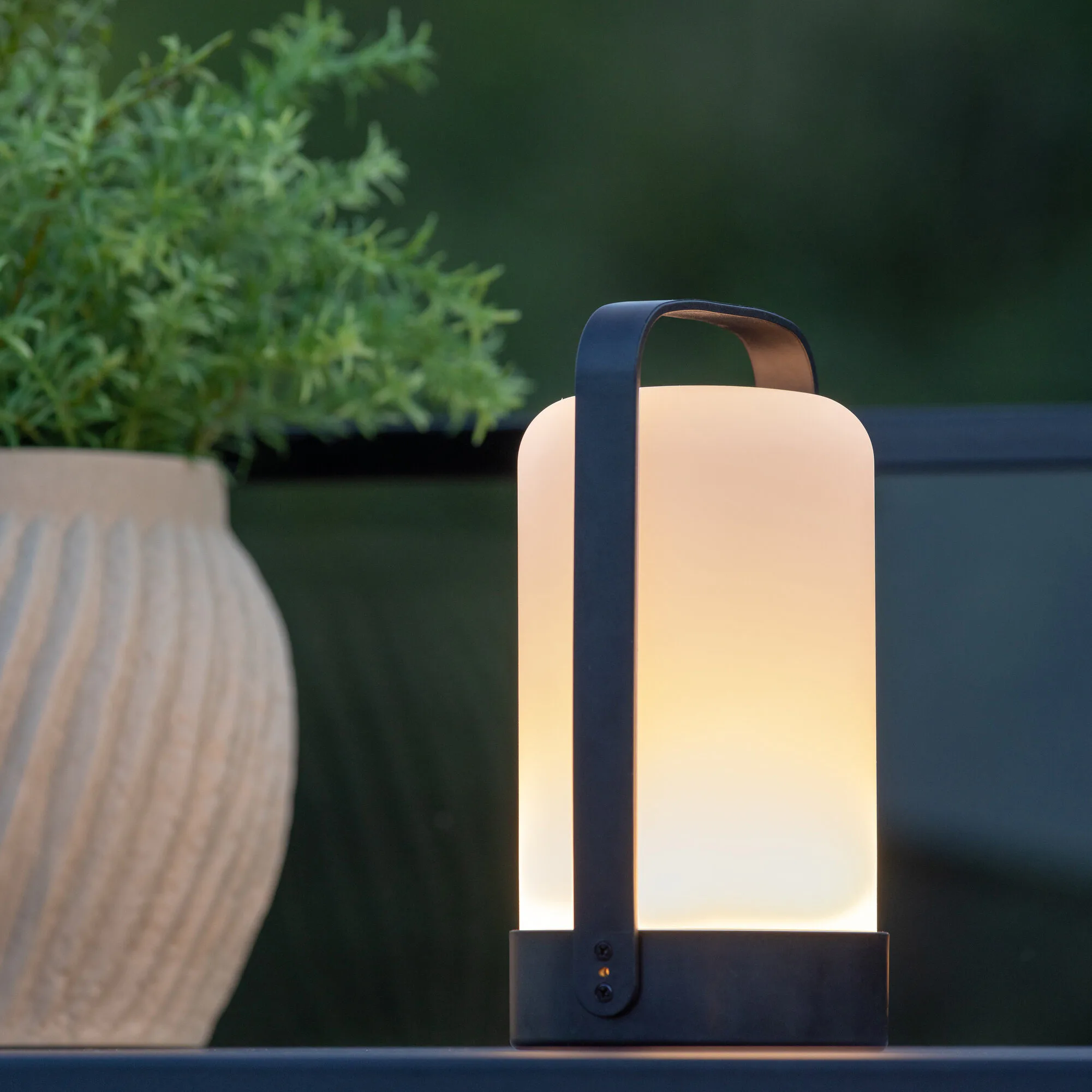Fern Table Lamp ø12*22cm - Black/white / Svart/Vit
