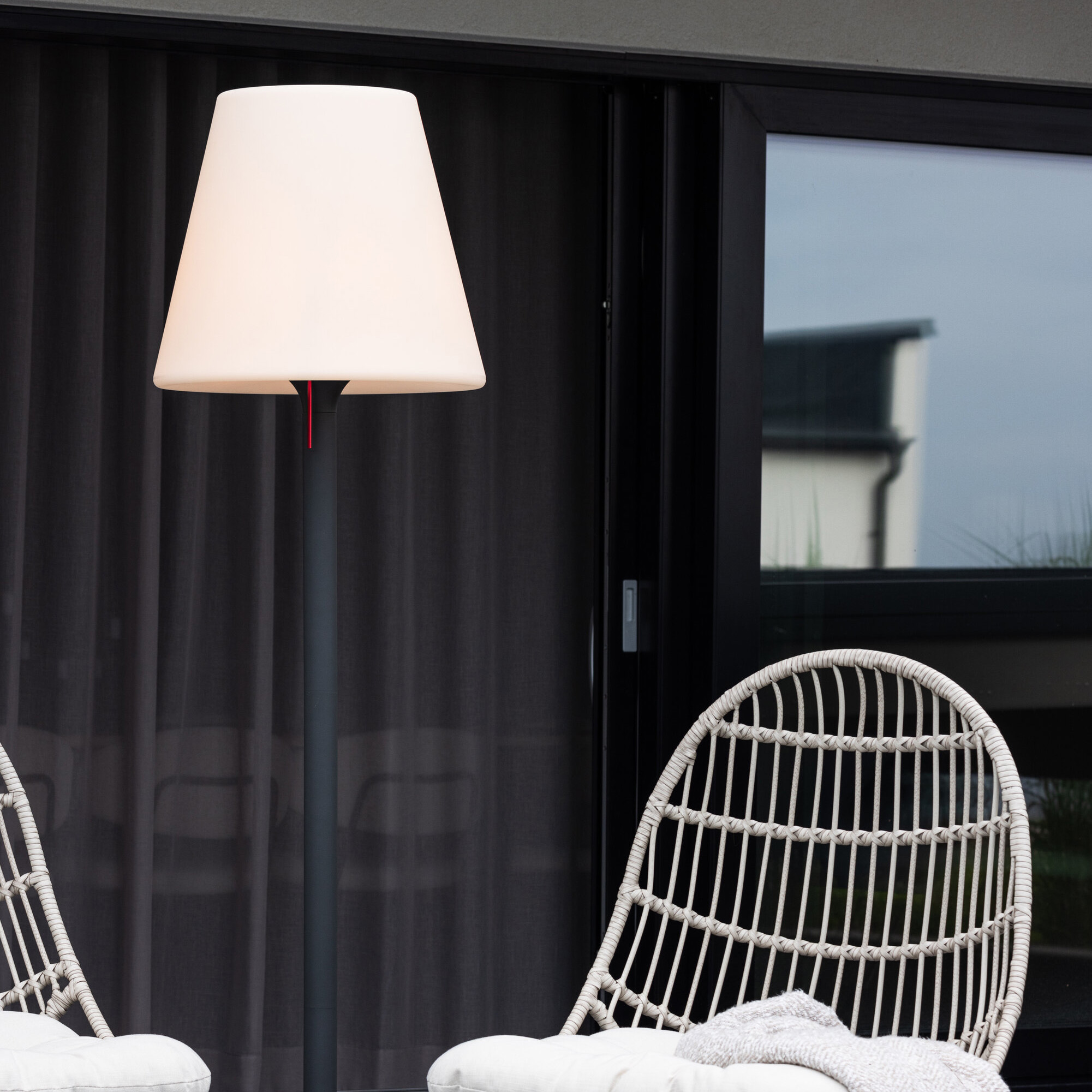 Golvlampa Venture Home Moris