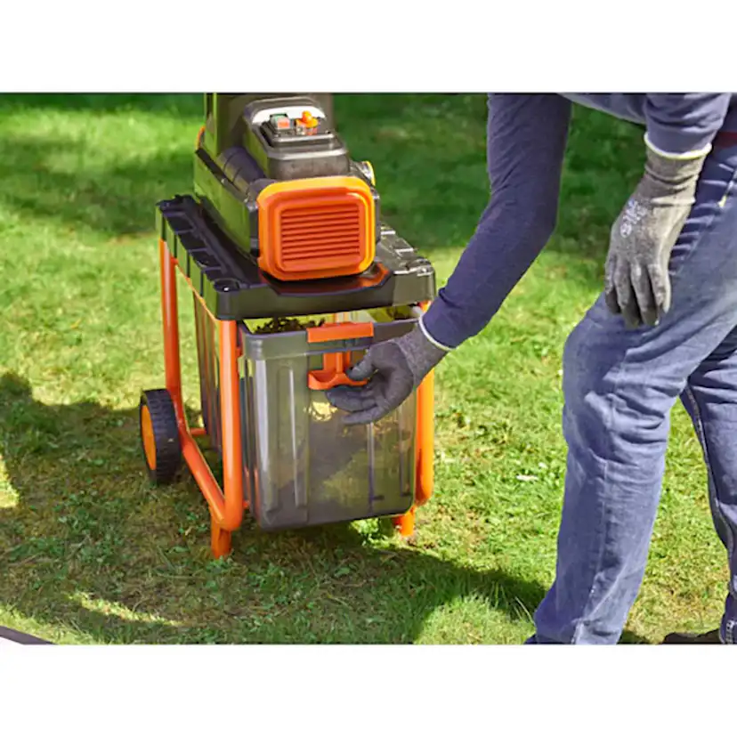 Kompostkvarn Black & Decker BEGAS5800 2800W 45Mm