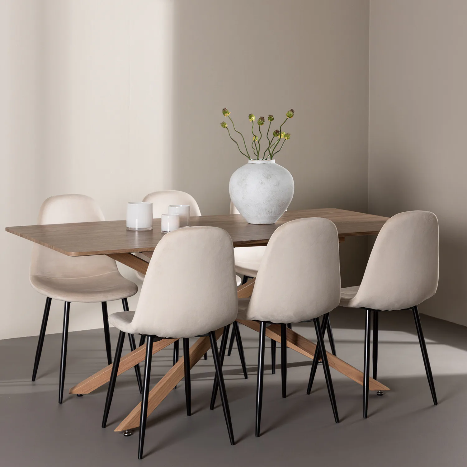 Piazza Dining Table with Polar Dining Chair Mocka/Beige
