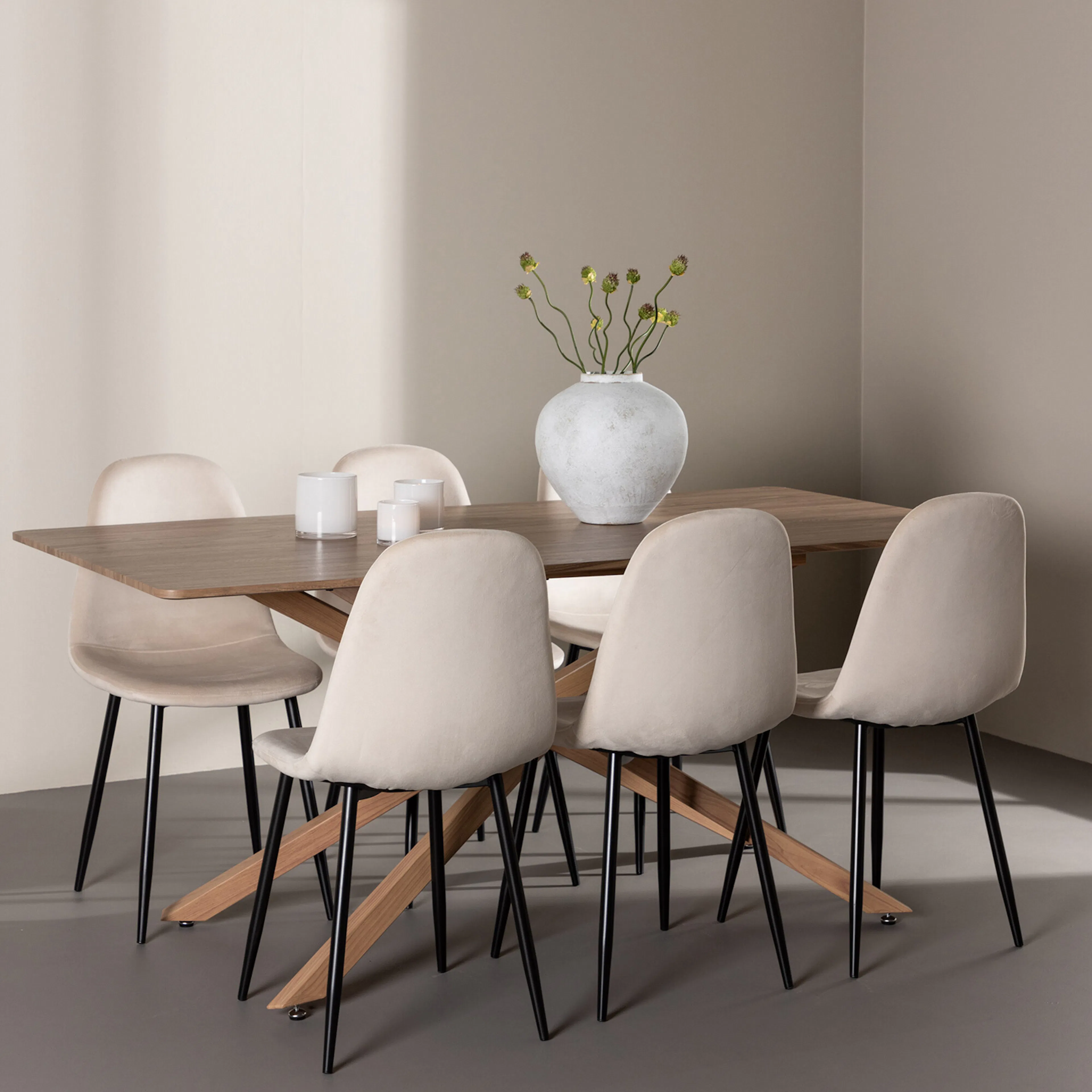 Piazza Dining Table with Polar Dining Chair Mocka/Beige