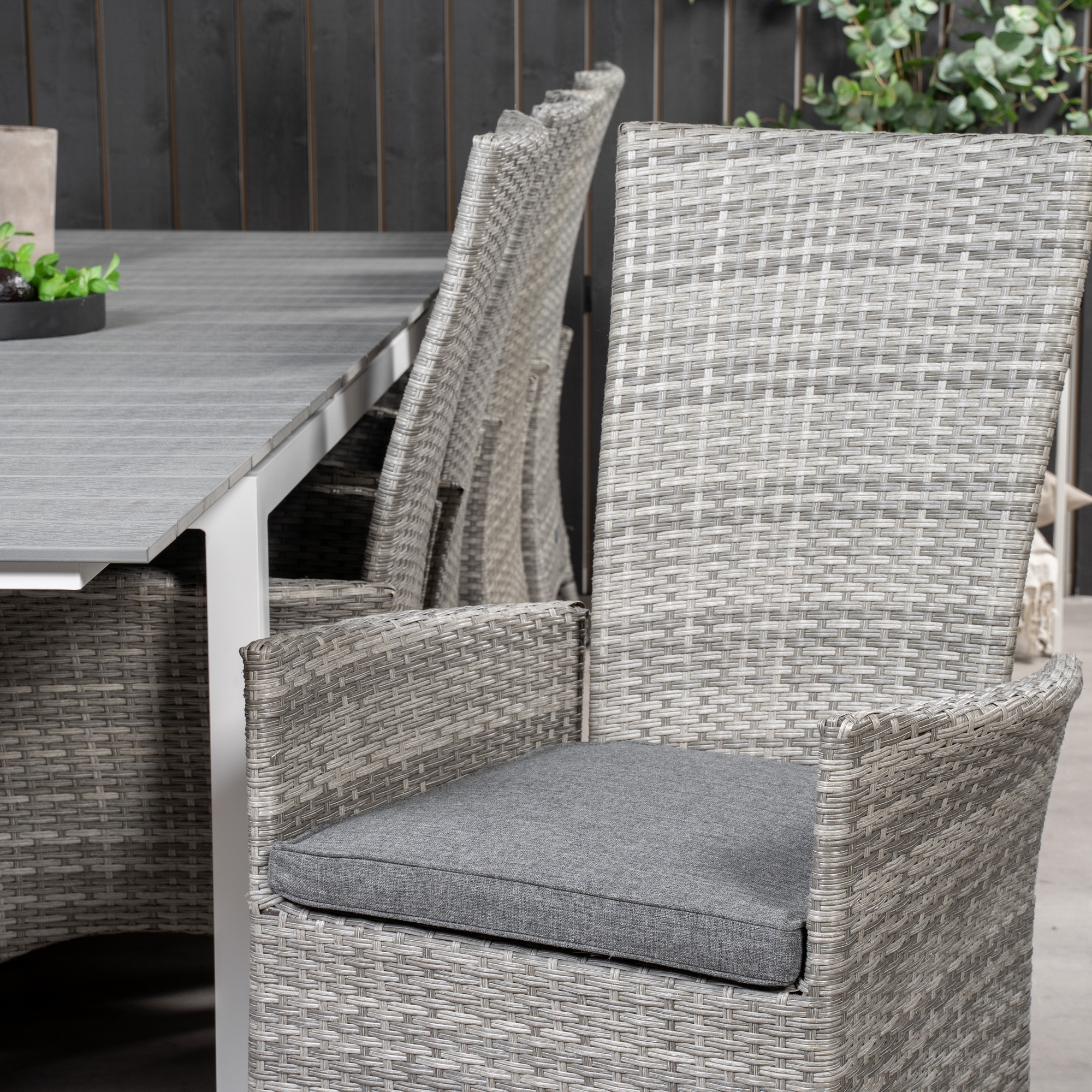 Matgrupp Venture Home Lova 224/324 med 10 Pishi Karmstolar