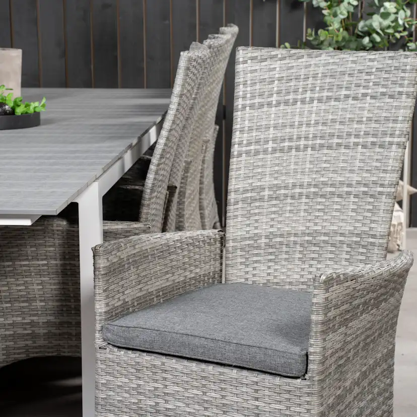 Matgrupp Venture Home Lova 224/324 med 10 Pishi Karmstolar