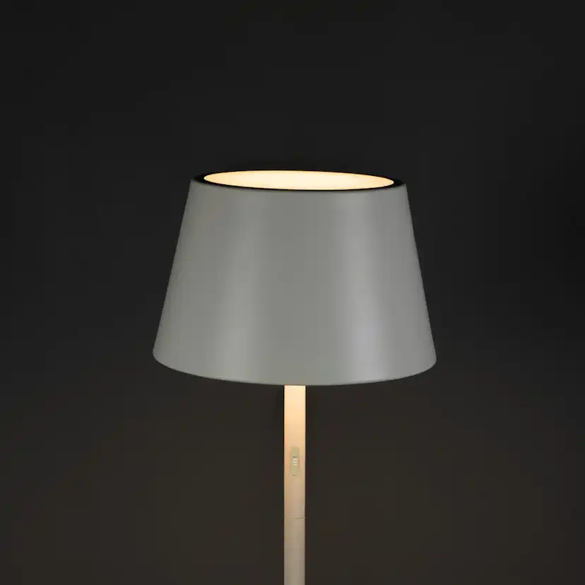 Golvlampa Gnosjö Konstsmide Pomezia USB