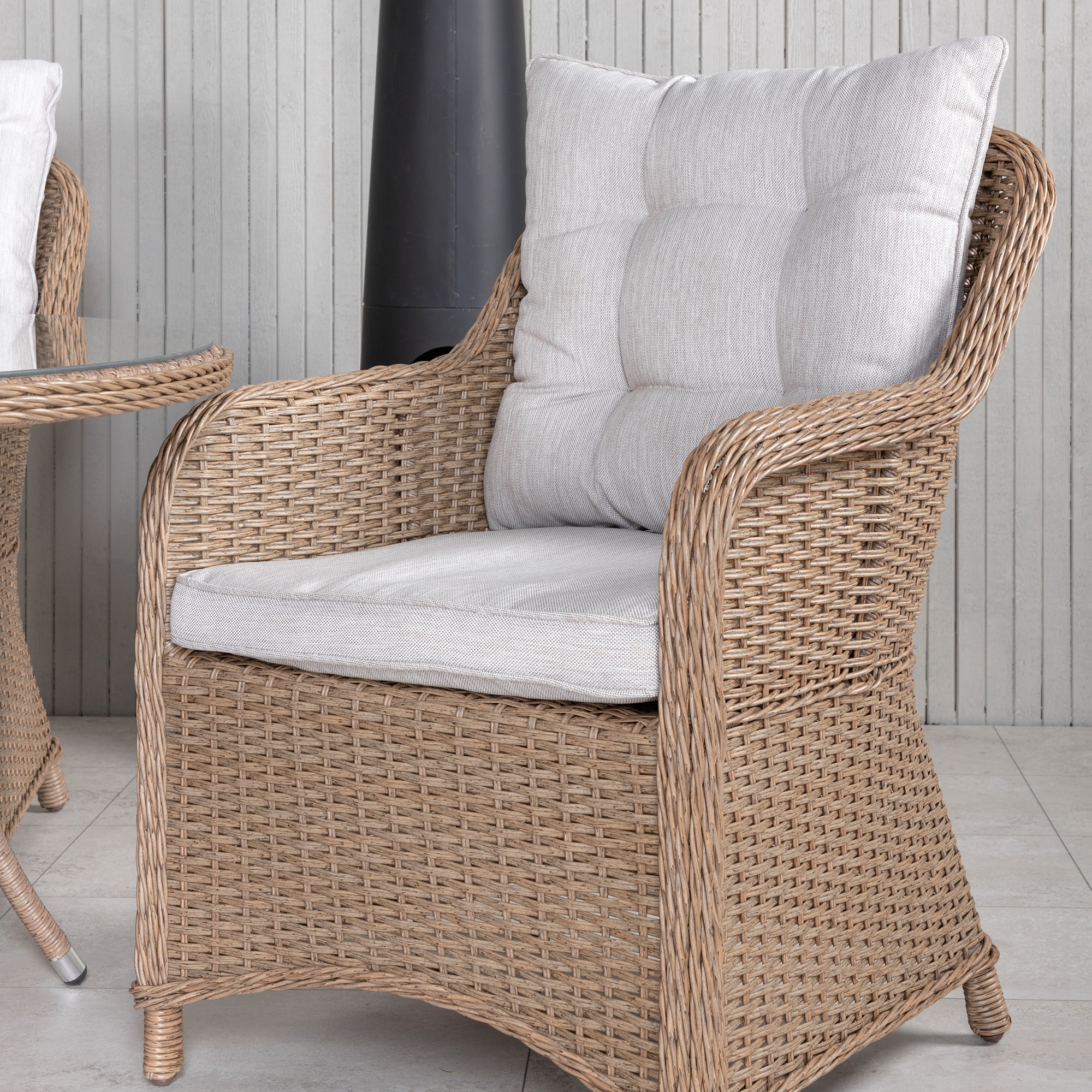 Matgrupp Venture Home Viken Rund med 4 Viken Stolar