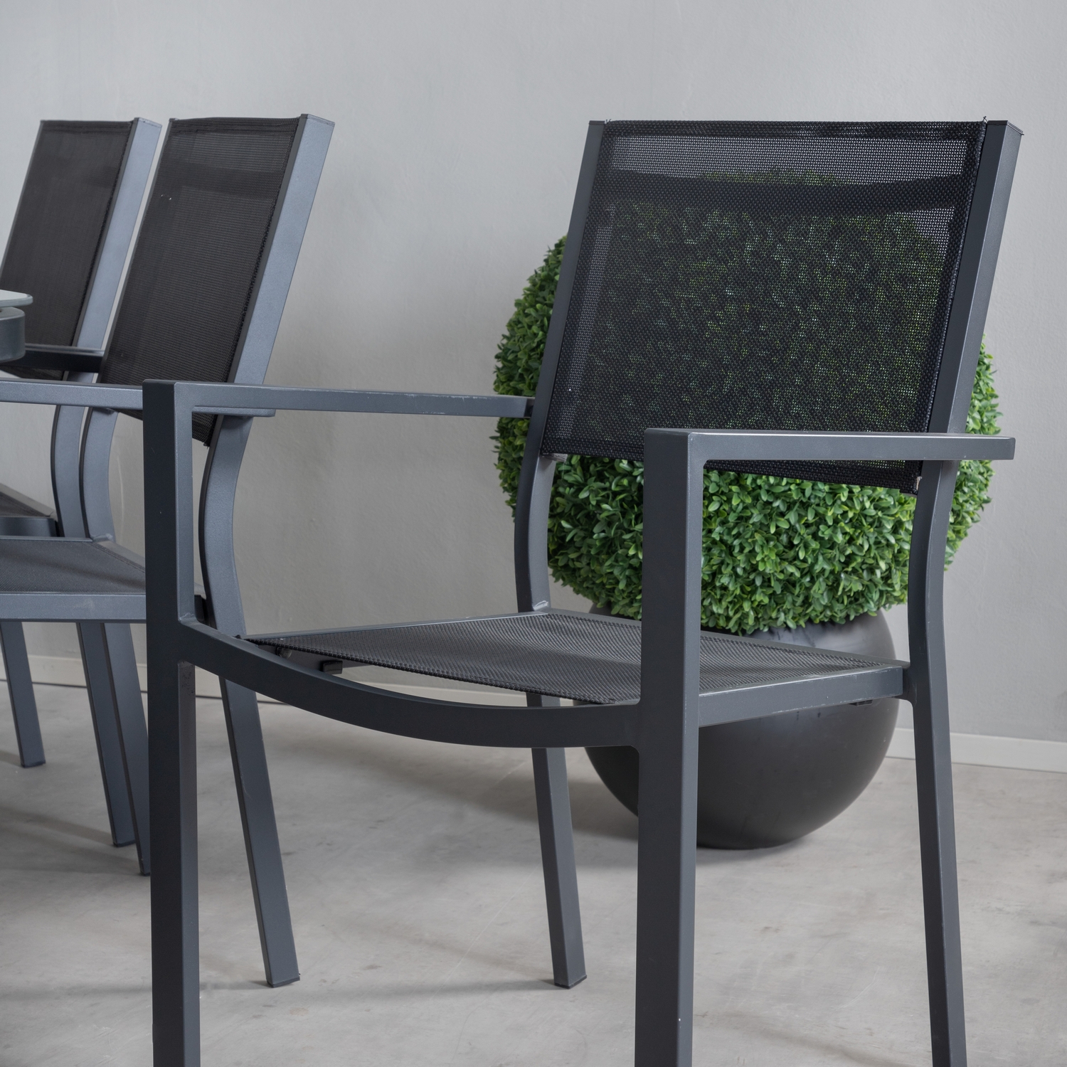 Matgrupp Venture Home Olle med 6 Curz Stapelbara Matstolar