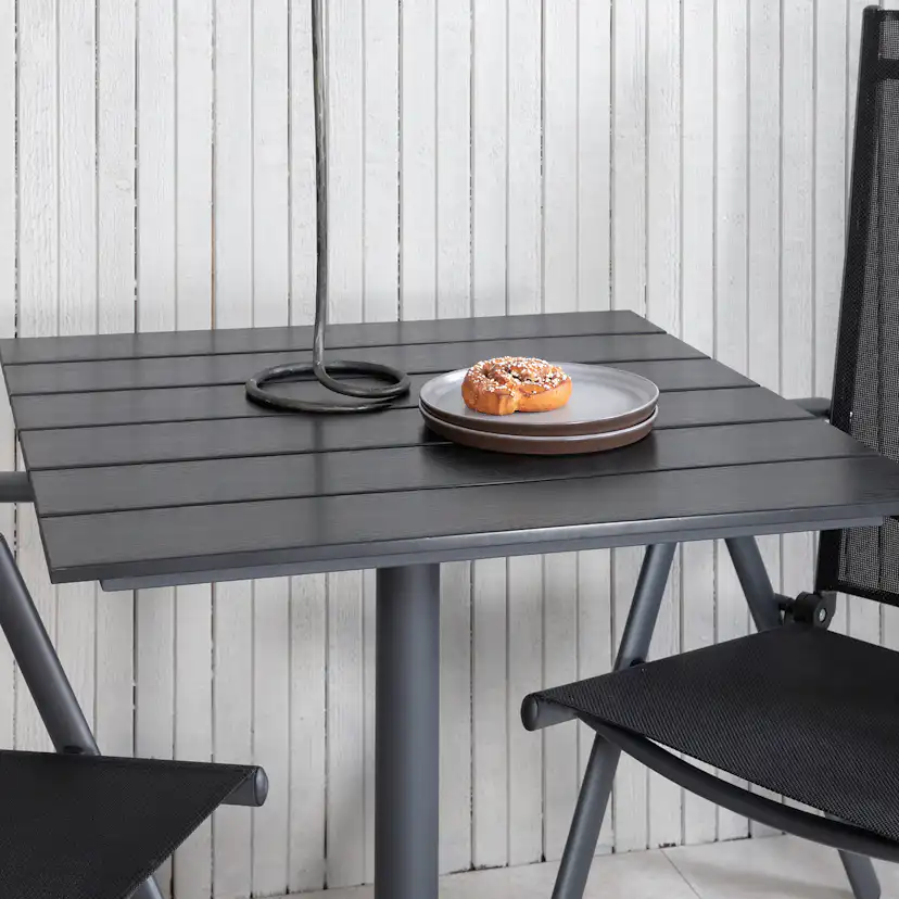 Cafégrupp Venture Home Canucks med 2 Bront Stolar
