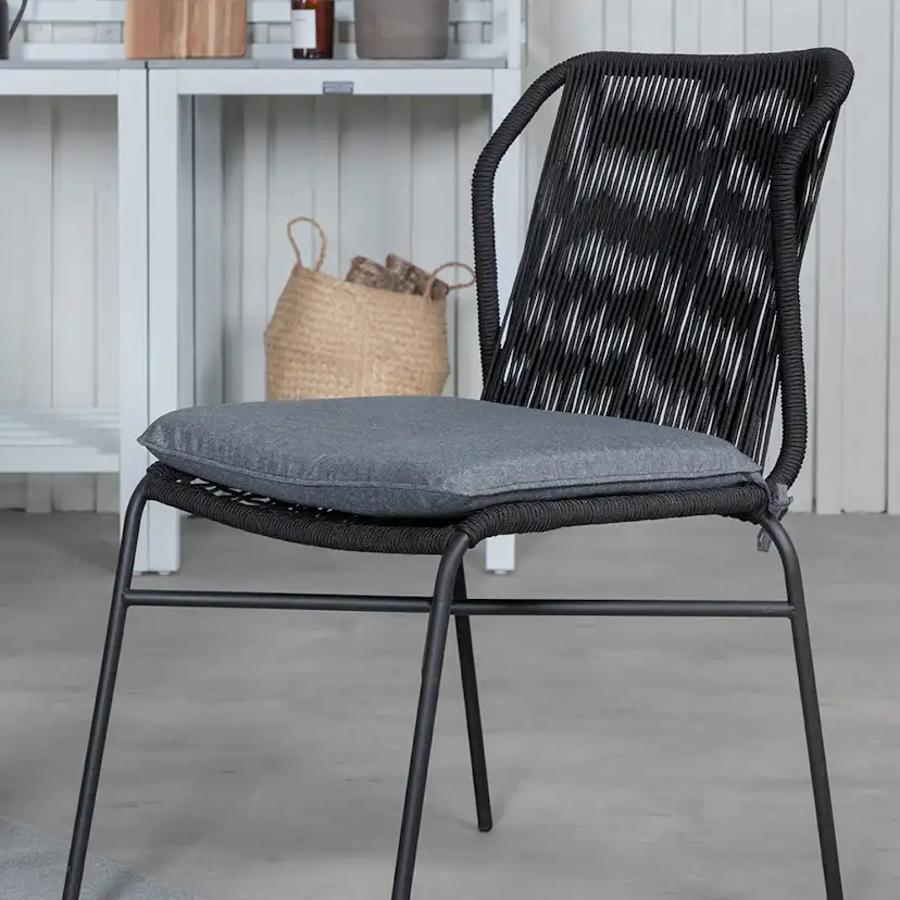Matgrupp Venture Home Lova med 4 Jefferson Stapelbara Matstolar