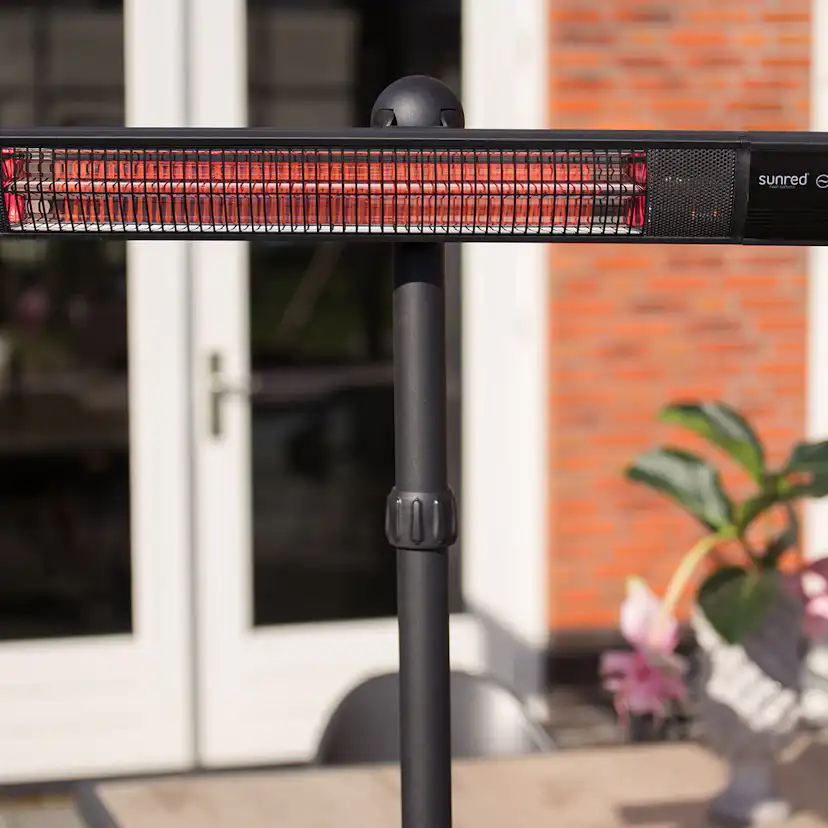 Infravärmare SunRed RD-DARK-25S Terrassvärmare, Stående Design i Svart, 2500 W