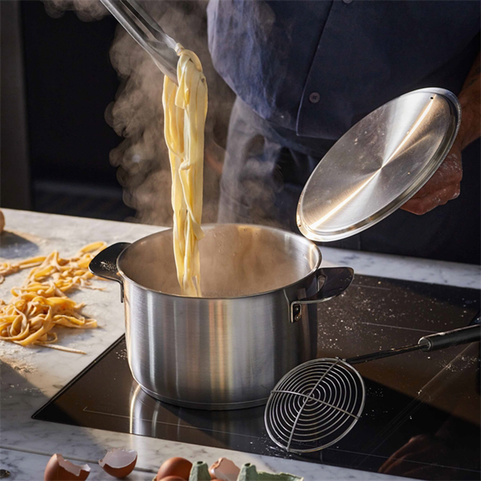 Fiskars All Steel Gryta 5 L – Ugnssäker Gryta i Rostfritt Stål Med 3-lagersbotten