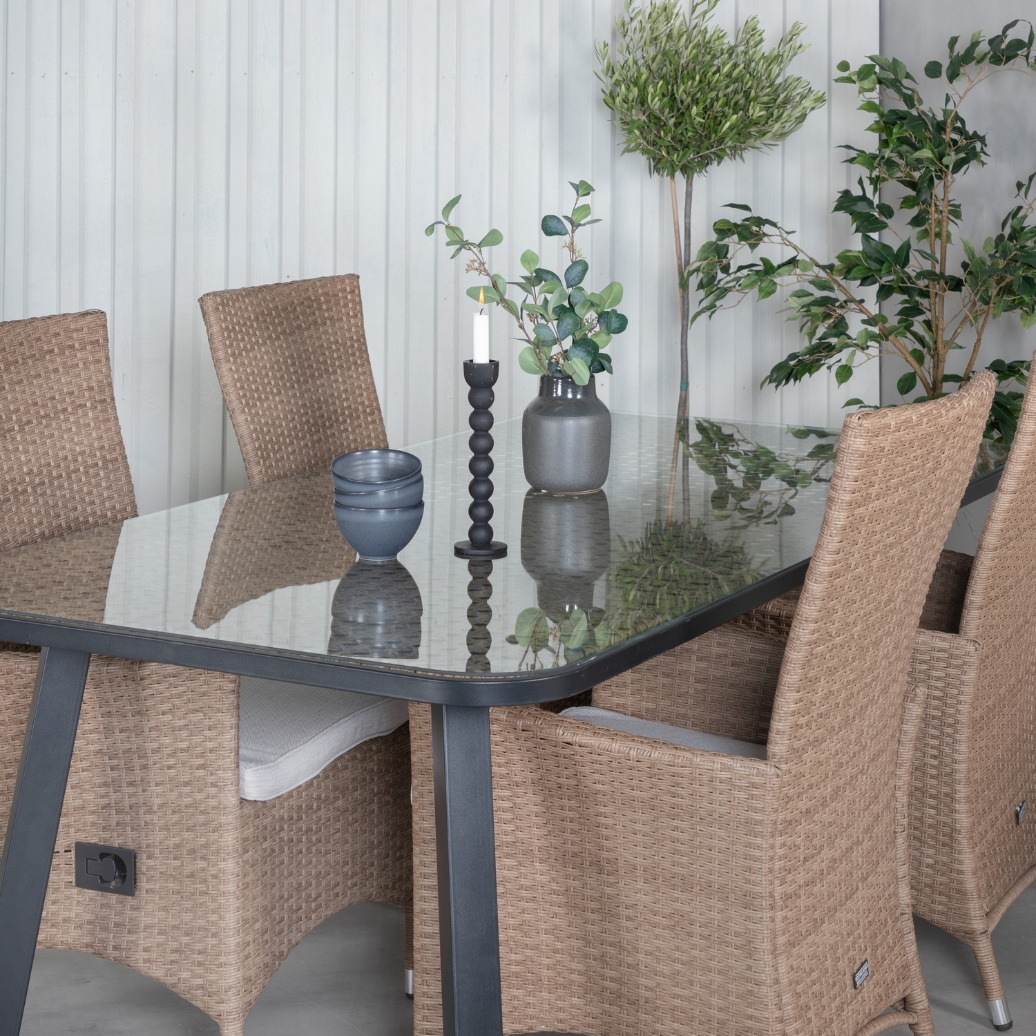 Matgrupp Venture Home Olle med 4 Pam Matstolar