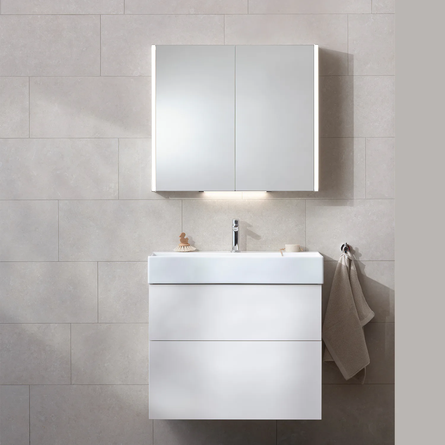 Möbelpaket Miller Badrum New York med Bloc Tvättställ och Spegelskåp