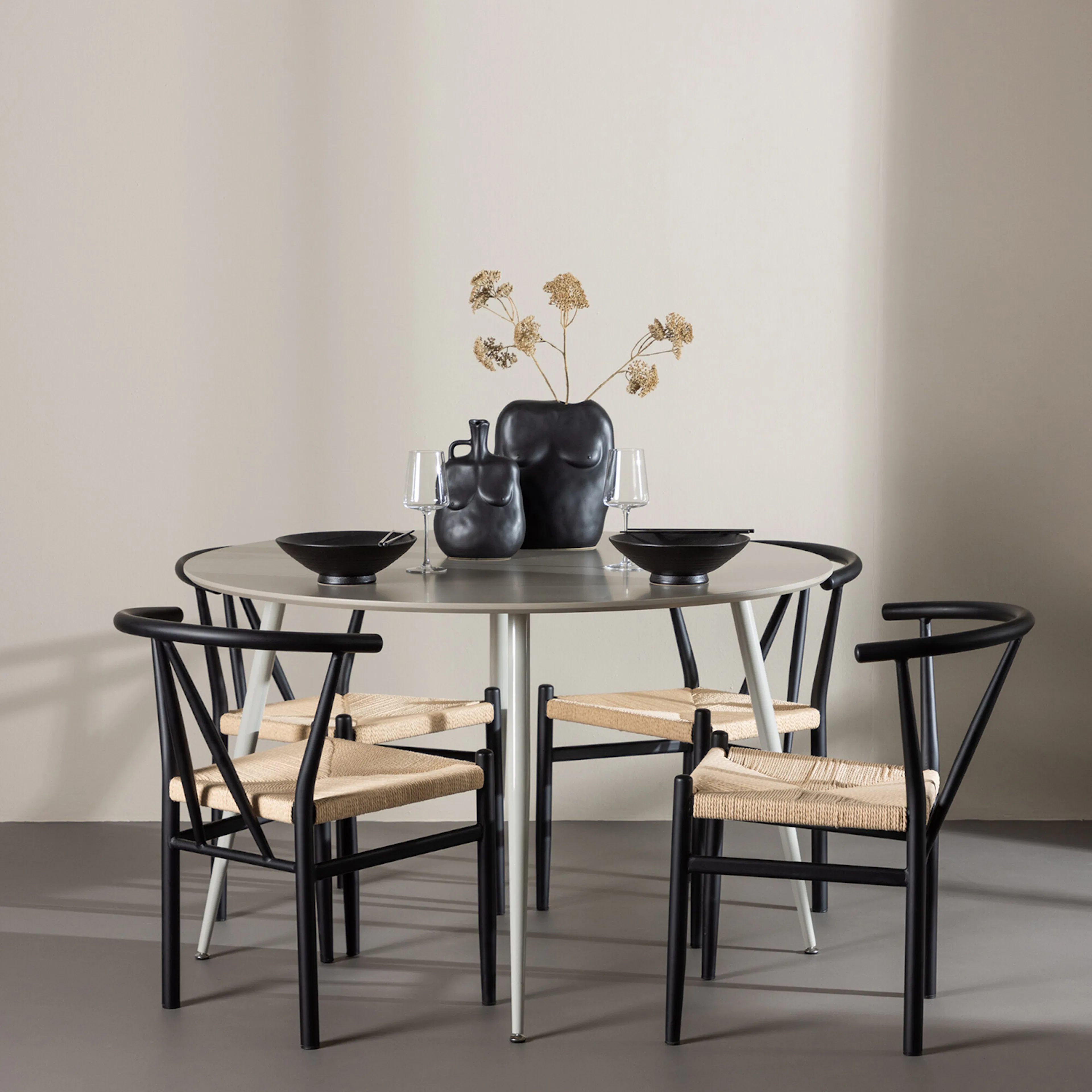 Plaza Dining Table with Alfons Dining Chair Beige/Svart