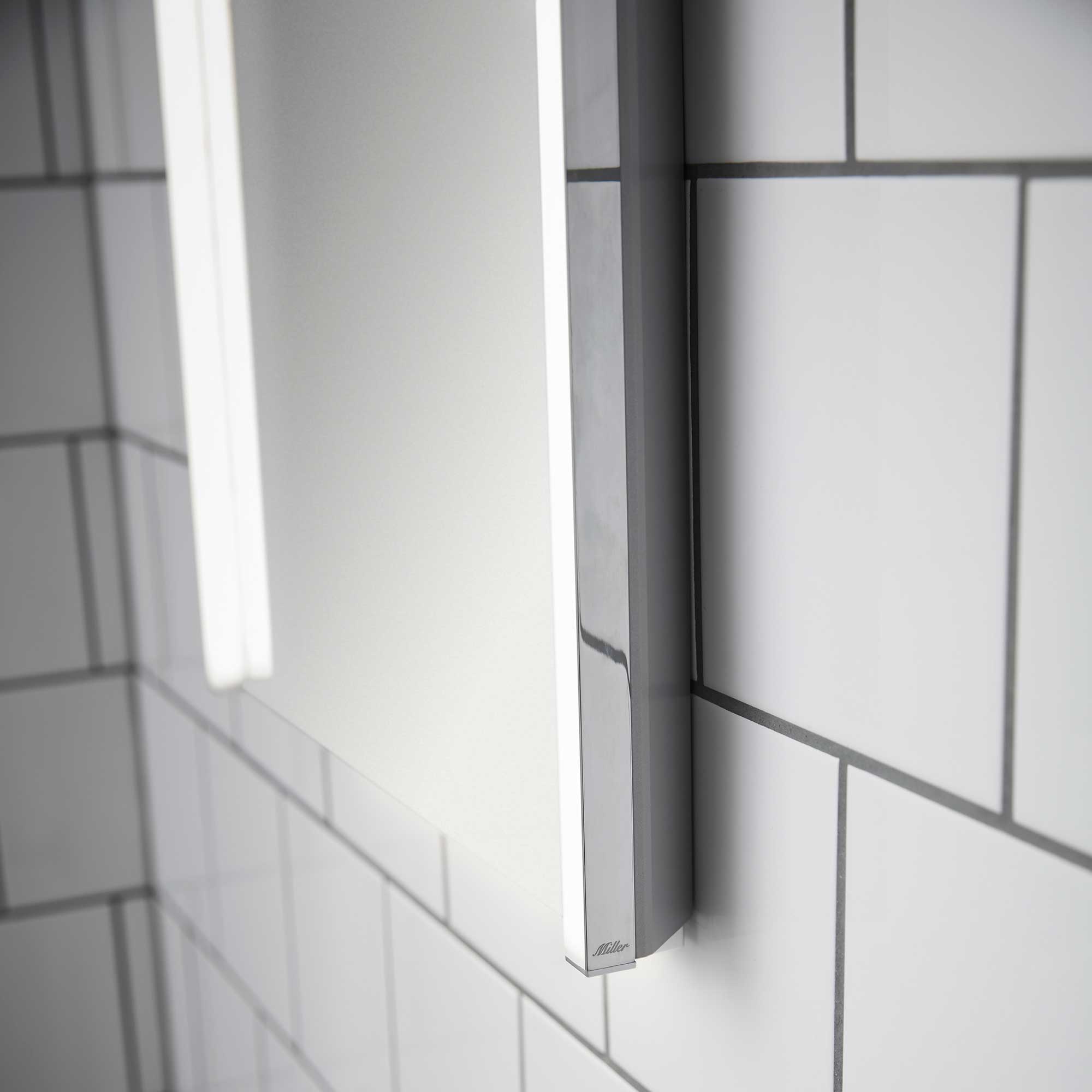 Badrumsspegel Miller Badrum LINEAR LED