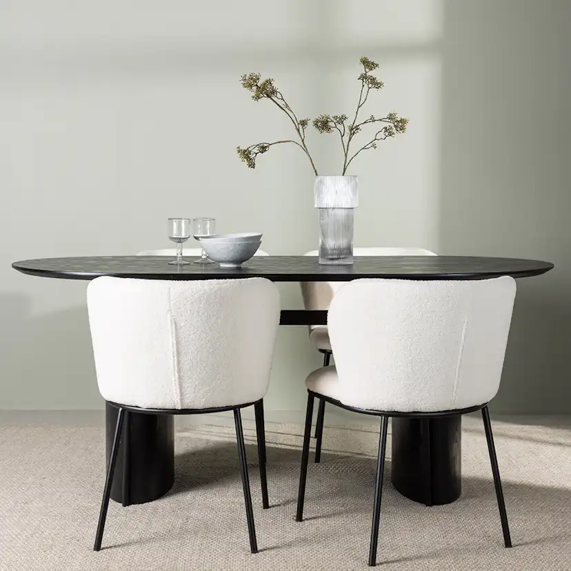 Matgrupp Venture Home Isolde Ovalt Matbord 180 cm & 4 Edina Stolar i Vit Boucle