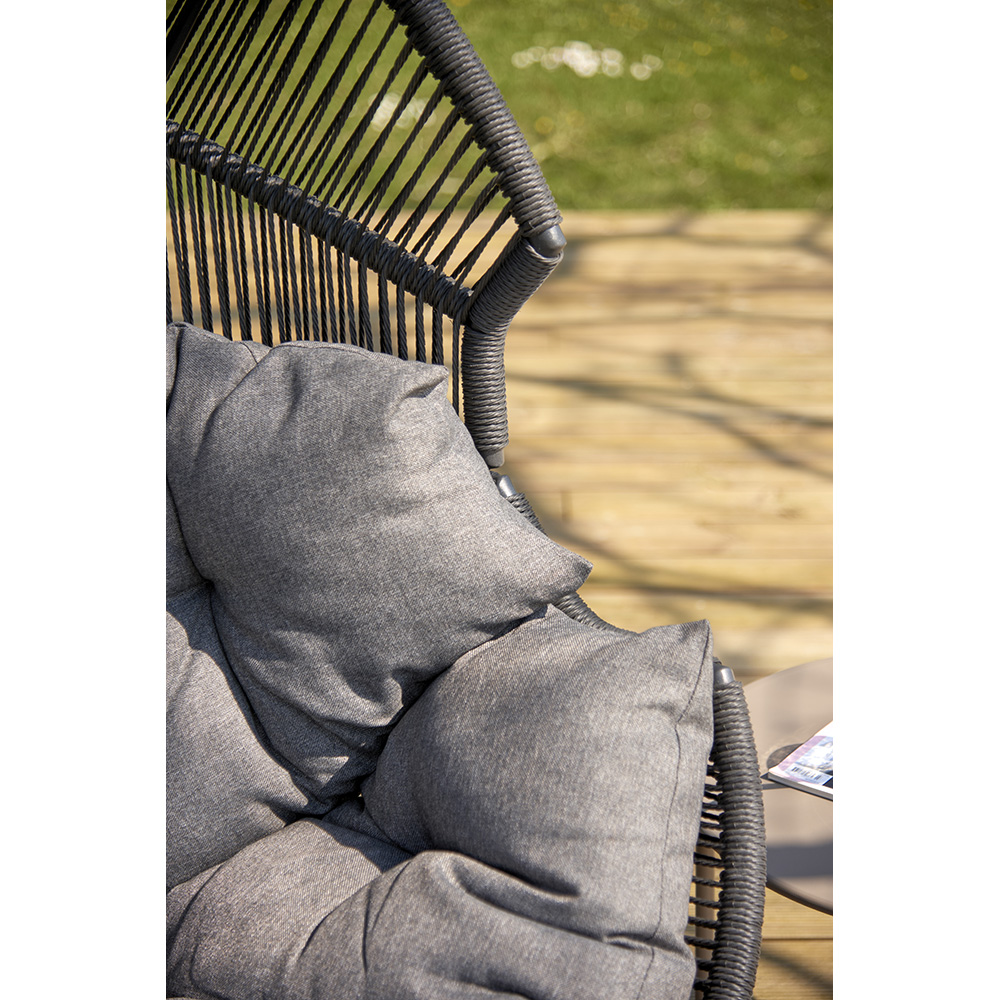 LOUNGE CHAIR Grå